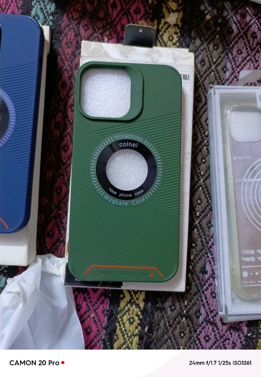 كفرات وشواحن ولزكات مال ايفون بيهن ماستر كوالتي عالي وبيهن عادي ابيع شلع الي يفيدنة بكاني بغداد المدينة او الشعب 