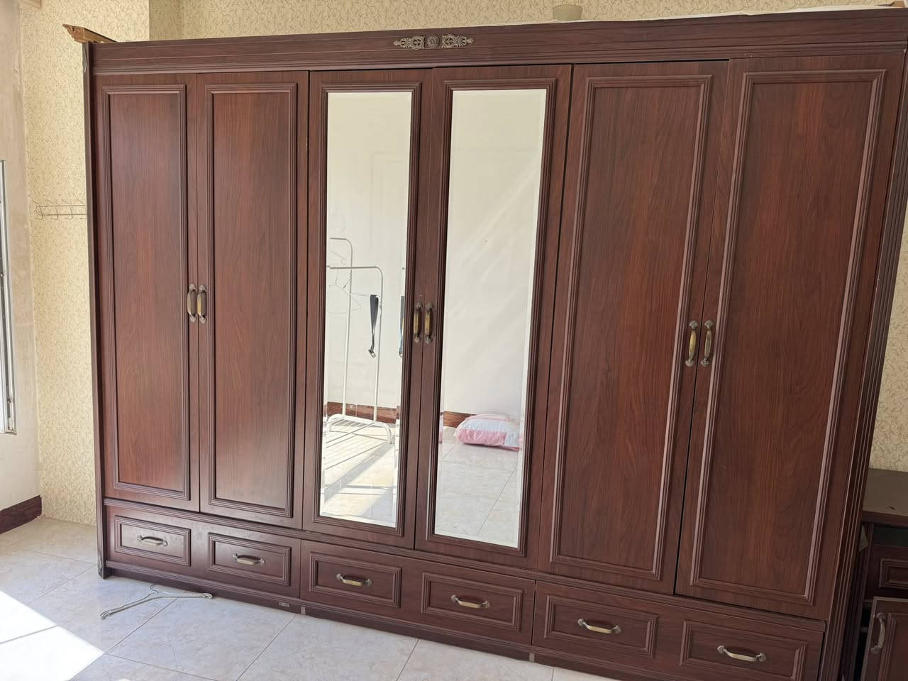 غرفة اخشاب ٦ قطع كلش نضيفه للبيع بسعر مناسب 
للستفسار ***********
غنوانه بكرجو شارع عوال مقابيل حديقه كوستجم او مدرسة شنيار للبنات
