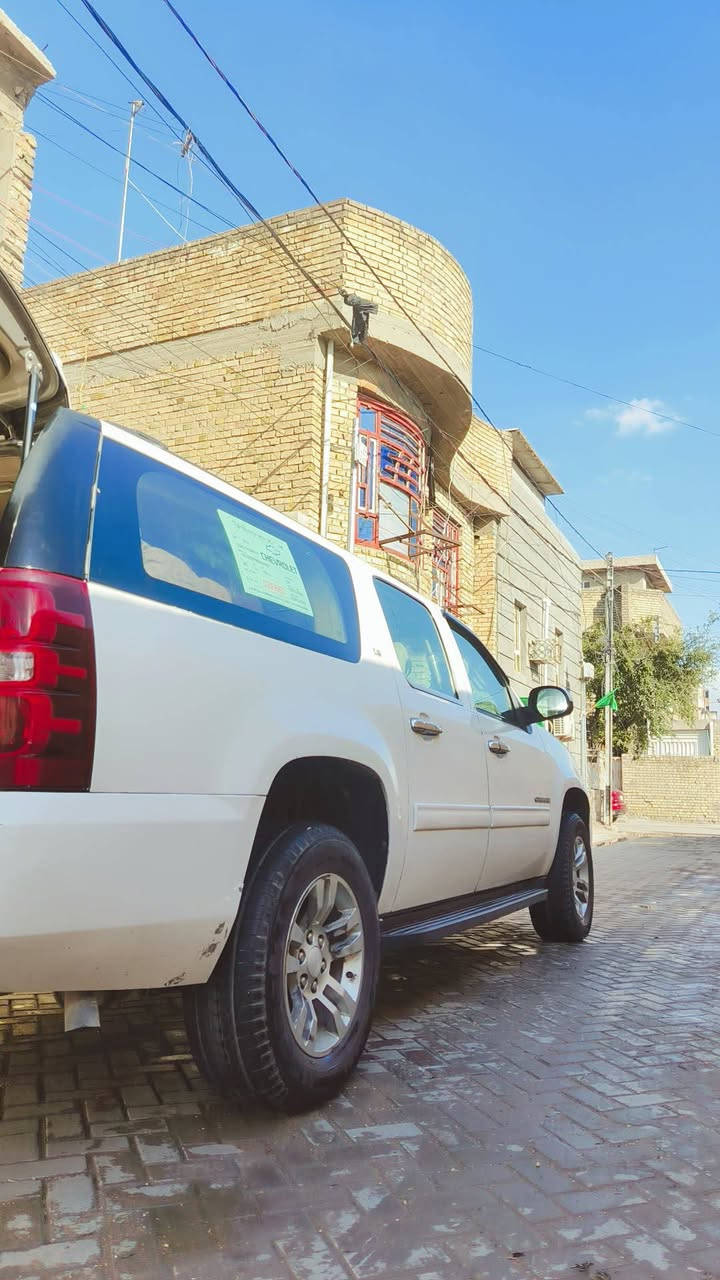 سلام عليكم يوكن شوفرليت موديل 2007 سياره كفاله عامه مكينه 5300 كير 700 تخم تاير تدفئه تبريد تحويل المكان بغداد مدينة الصدر السعر 150 وبيهه مجال لاستفسار علئ هاذه رقم ***********
