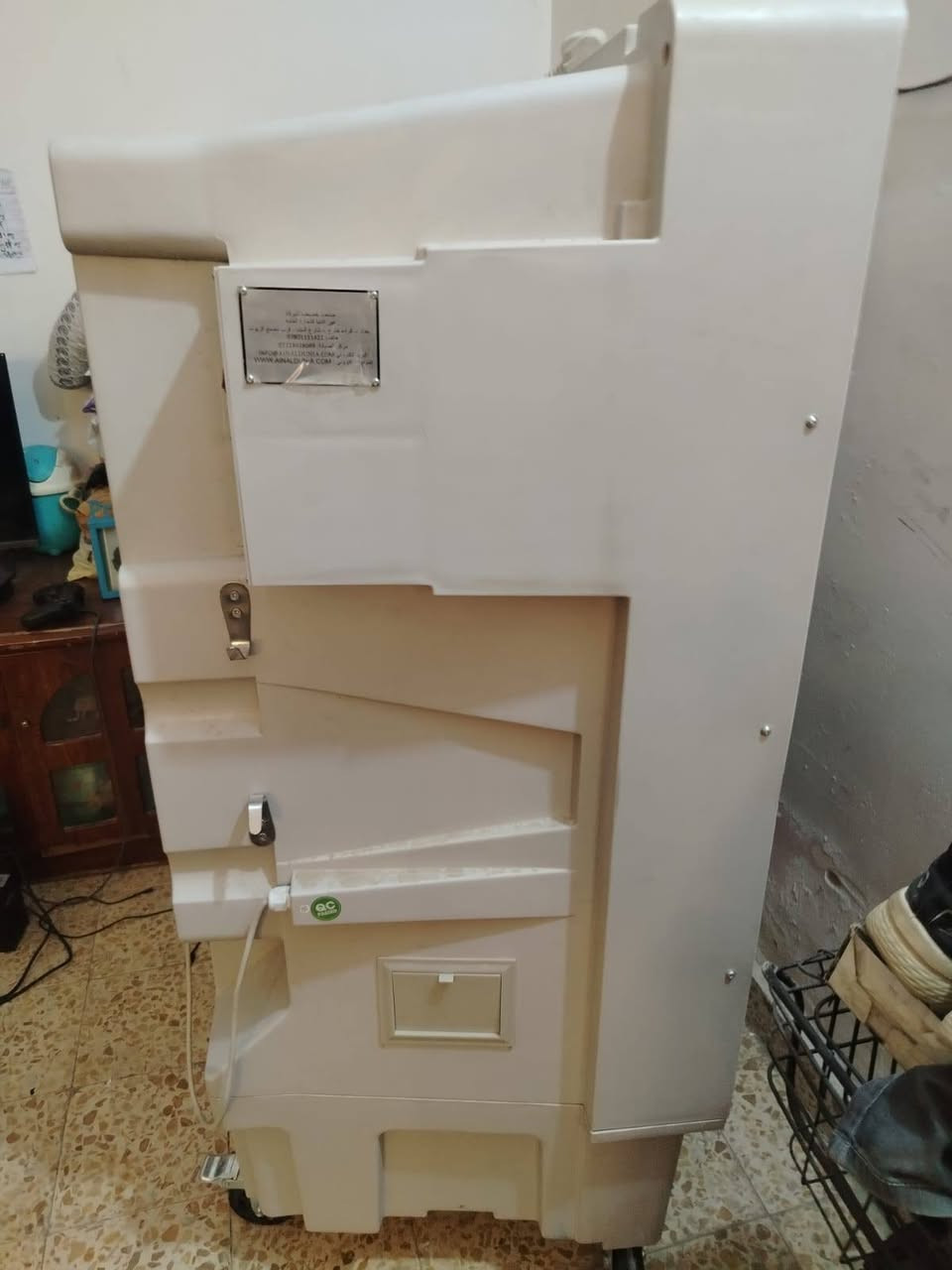 مبردة بالكارتونه  جديدة ما مستعلة ابد وما مشغلها ابد  اشتريتها لغرفتي بس شباك غرفتي صغير وهذه كبيرة مترهم ع غرفتي .
اخذتها 450 الاف 
430 سعرها 
*********** رقمي للتواصل 
مكاني بغداد الحرية 
مبردة بالكارتونه  جديدة ما مستعلة ابد وما مشغلها ابد  اشتريتها لغرفتي بس شباك غرفتي صغير وهذه كبيرة مترهم ع غرفتي .
