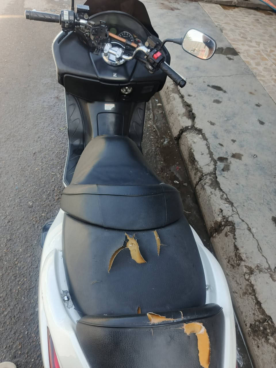 08
كهربائيات كلها شغاله 
كفاله مكينه 
برغي ممفتوح بيها 
دراجه اكفلها الك من كل النواحي 
7 تحويلات 
دراجه خير من الله ماشيه 25 الف جيب فيتر وتعال 
الدراجه مال ابو مخبز من البيت للمحل دهن موتورل بانزين كله محسن مرات سوبر 
وياها خوذة وجادر 
سعر مليون و700 وبيها مجال 
***********
