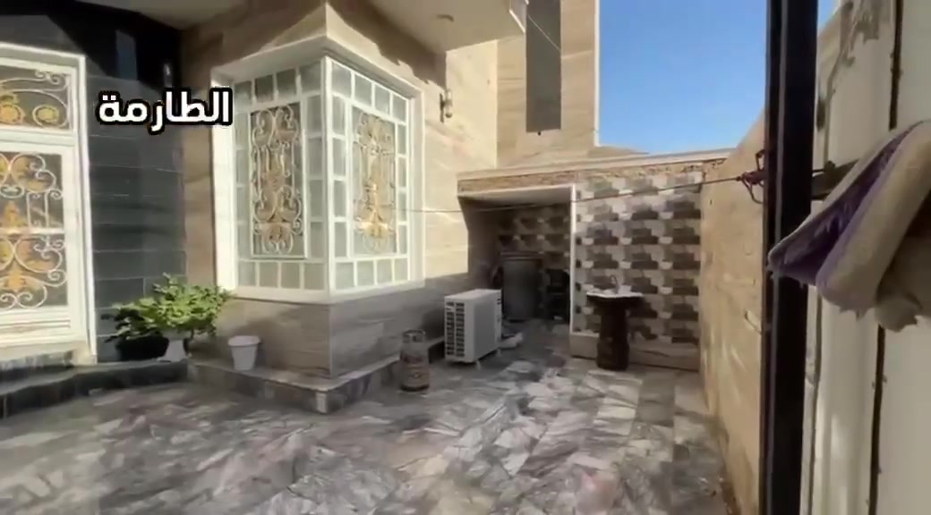 سلام عليكم بيت للبيع بحي اور الاولى بعد فرع اسواق الشورجه بفرع  البيت طابقين الطابق الاولى  طارمة غرفتين واستقبال وصاله ومطبخ وصحيات عدد٣  ومناور ٢ الطابق الثاني ٤ غرف نوم وصاله وصحيات عدد ٢ للاستفسار الاتصال على الرقم ‭***********‬
