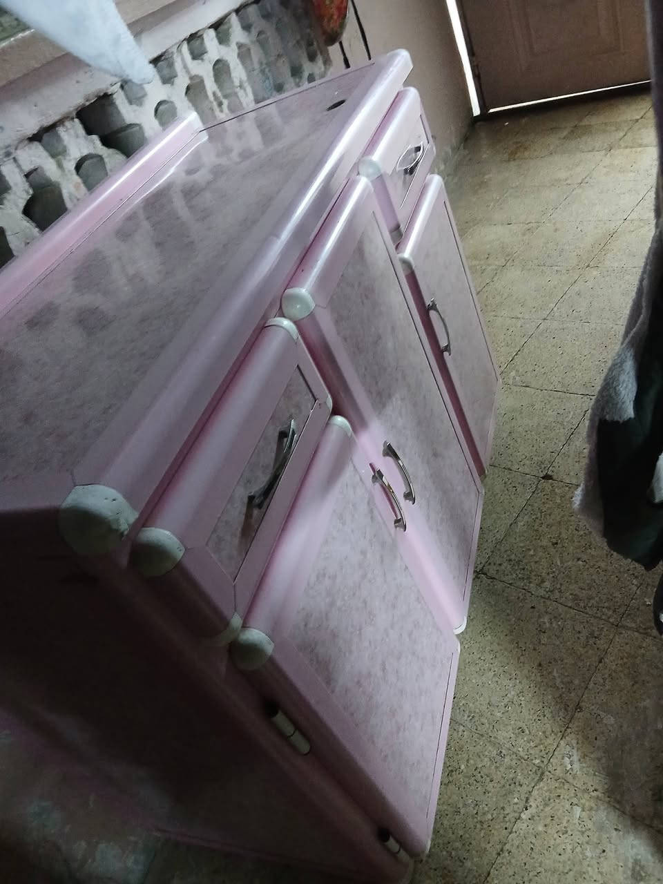 السلام عليكم
عندي هذا الكاونتر للبيع ثلاث أبواب ومجرات اثنين بس بي نقطت شعل صغيره
السعر 100الف وبي مجال لتفاصيل اكثر اتصل على الرقم التالي ***********
