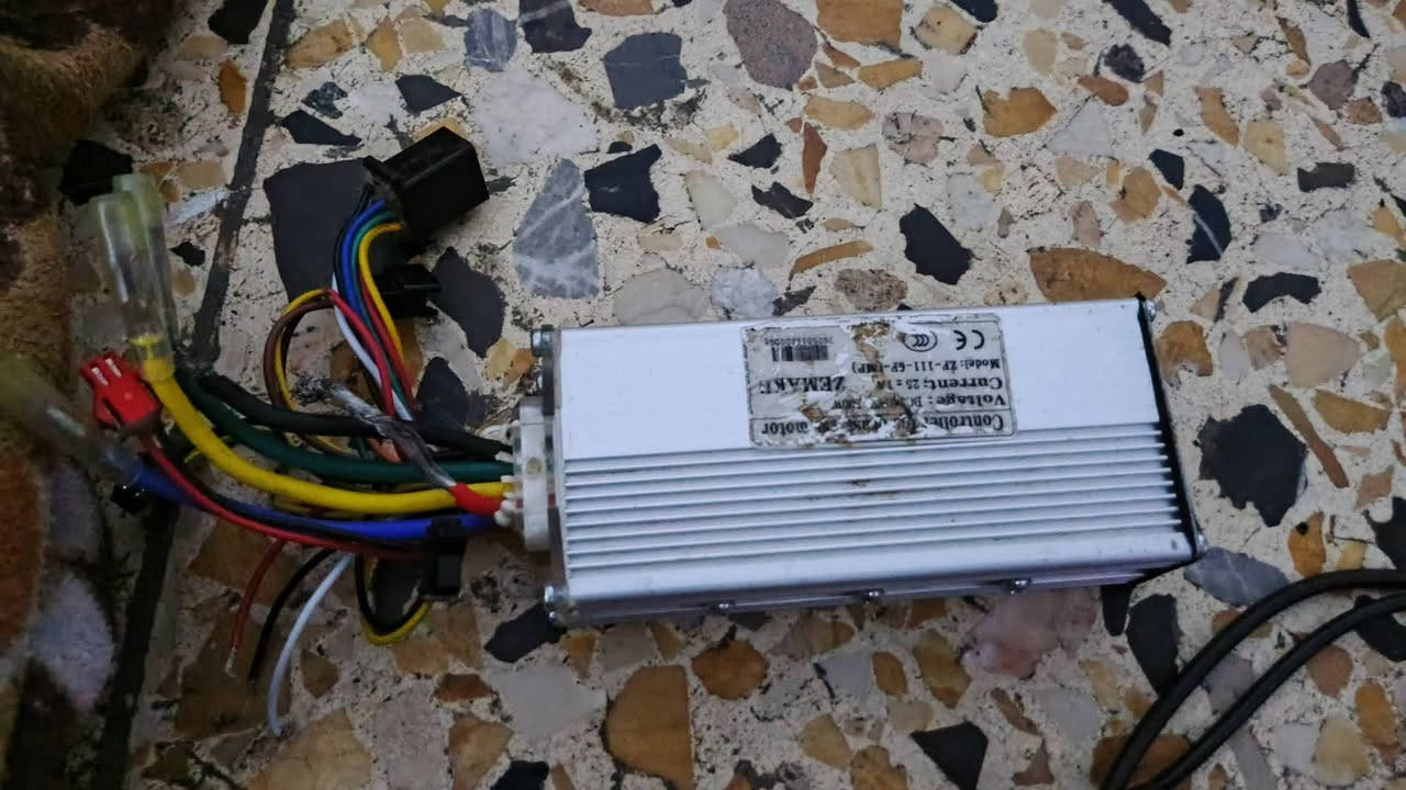 سلام عليكم عندي عقل 2 وسكليتر وشاشه ابيعهن فحم 10 توصيل ما عندي مكان مدينة صدر رقم ***********
