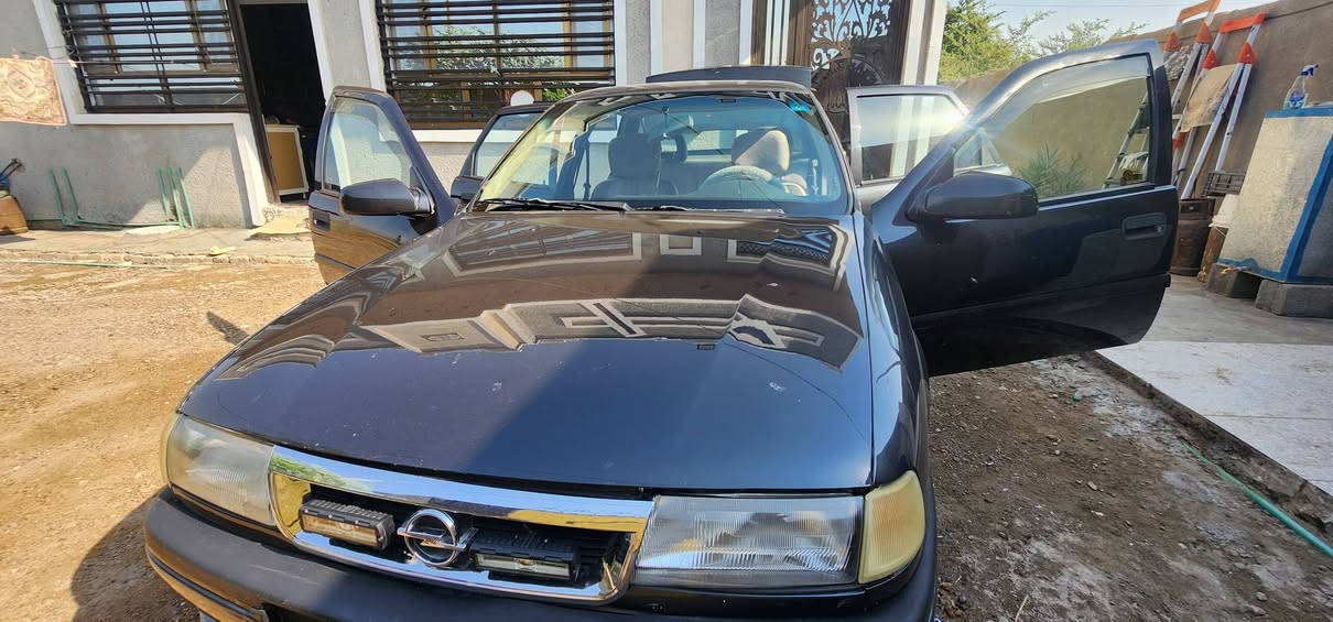 للبيع فكترا موديل١٩٩٤ اللون اسود رقم دولي بأسمي بدون خياس مكينة ١٦٠٠ حالة السيارة كما موضح بالصور للتواصل 
***********
