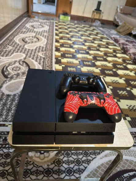 السلام عليكم بلي فور فات  مهكر نضام 9.00 ذاكرة 500 لووووك مستخدم شي قليل كلش تشوفه بعينك الجهاز اذا مو ع كلامي لتاخذة نضافه 100‎%‎ لووك ستيكر يحتوي على 7 العاب وكافه ملحقاته دبل جوستك انطيك بي ضمان شكد متريد وخادم للطيبين.
السعر235 الف رقمي *********** مكاني كركوك وعندي توصيل.
