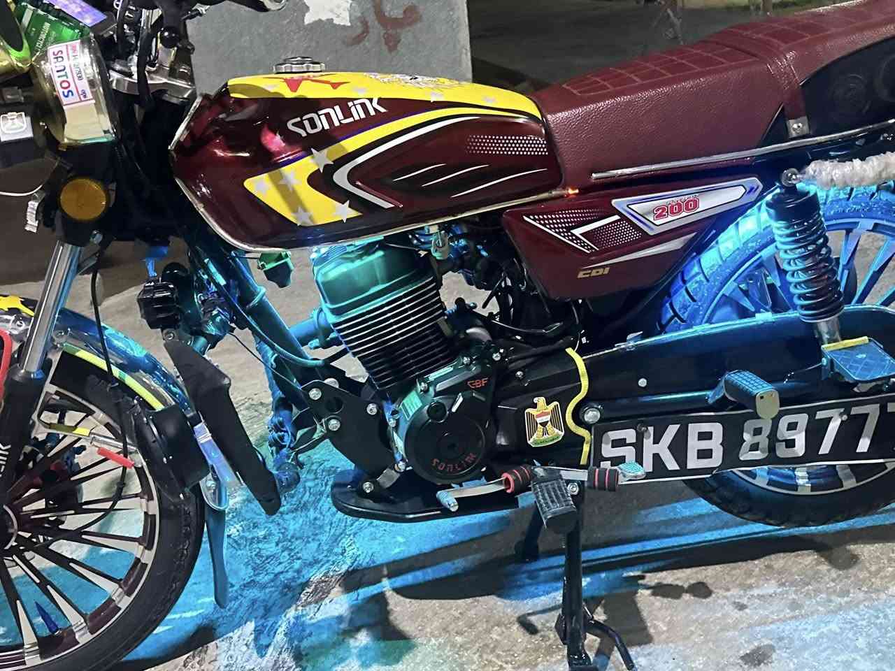 سولنك زنجيل محرك ٢٠٠موديل ٢٥
بيع ومراوس بصمات وسويجات اوراق مكاني القائم
ماشي ٤٠٠٠ألف وشوي بعده جديد فول نضافه وكماليات 
مرأي موجوده ويا شبجه


**إذا كنت صاحب هذا الإعلان وتريد حذفه لأي سبب، رجاءا أرسل رسالة إلى الدعم الفني**