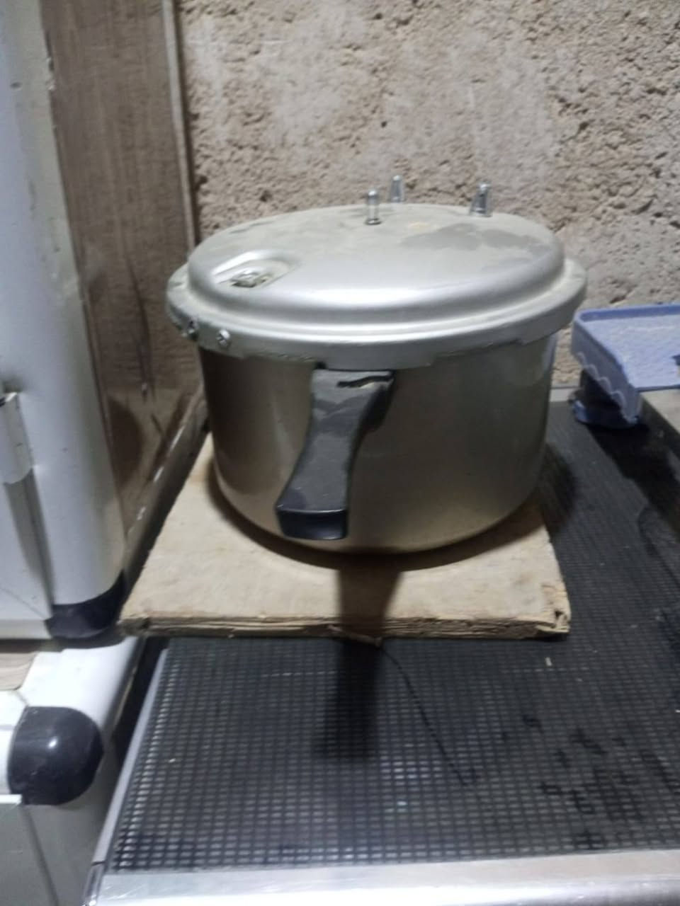 السلام عليكم
يوجد لدينا اثاث مستخدمه للبيع المكان حديثه الخفاجيه  رقم الهاتف 
***********

