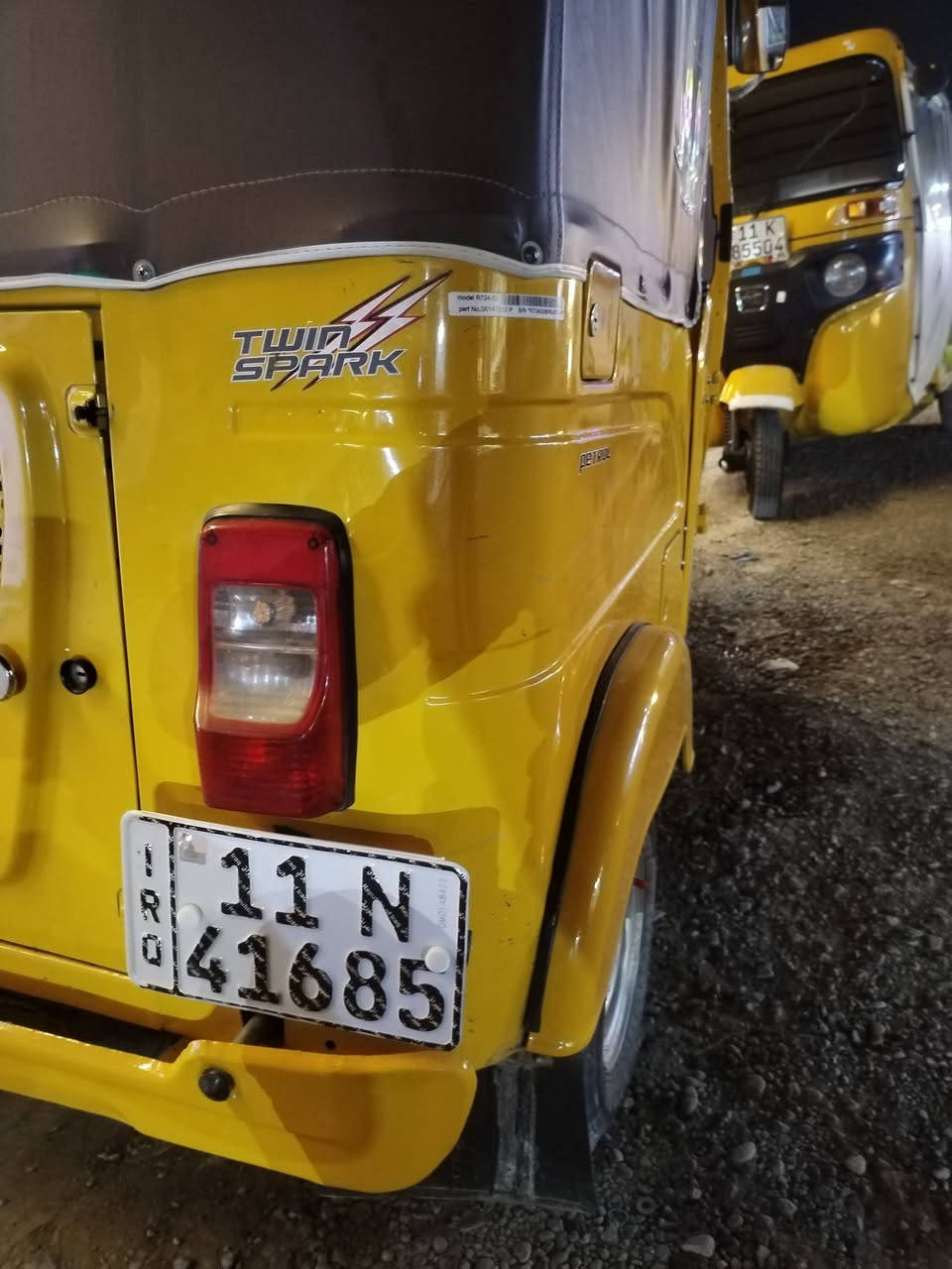 السلام عليكم تكتك للبيع موديل 21 شهر 11 مكينه بيها بس زنجيل مبدل الباقي مابيها شي الكشر بي بس شخوط واكو بصفحه شخط عل طول اني اخذتها قبل  سبوع بس توازيت ع فلوس واريد ابيها السعر 8 بيها مجال قليل مكاني الدوره حي المعلمين يم سقيفه وهذا رقمي ***********
