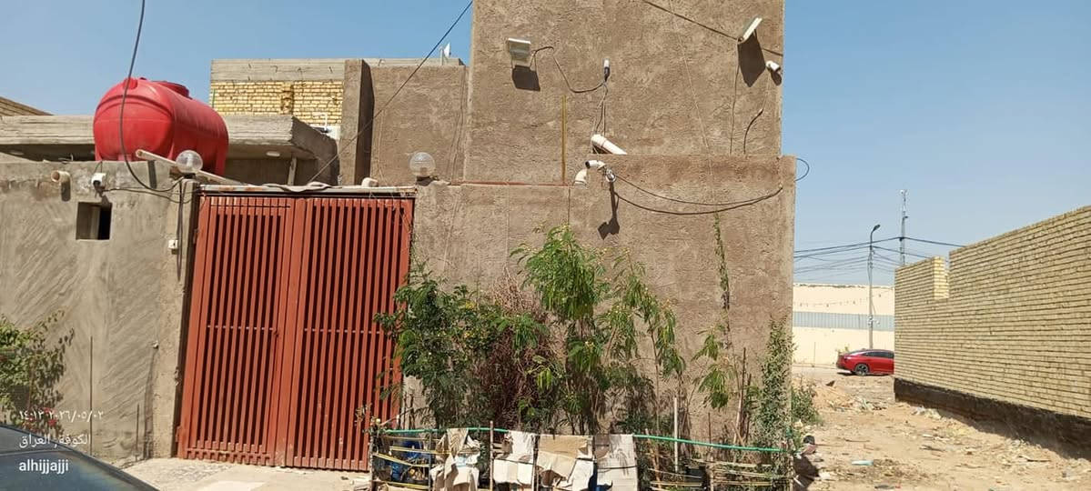 بيت زراعي للبيع 120 متر وجاهز للسكن و قريب عالشط وقريب شارع جسر الامام علي بحدود ٧٠ متر فقط  يقع في 
الكوفة السهيلية قرب جسر الامام علي ع بناء جناي يحتوي استقبال و صالة مفتوحة  عالمطبخ البارد و مطبخ حار و غرفة نوم و صحيات داخلية و خارجية وجهية البيت ٦ متر الاساس كونكريت وكله طابوق جمهوري و السقف عكادة و البيت كامل مكمل كاشي سيراميك بياض خزان سخان ماطور ماي خط مولدة و المنطقة كلها مبلطة و انارة ليلية للمعرفة السعر التواصل على الرقَم ***********.. اهلا و سهلا في كل وقت النجف, العراق
