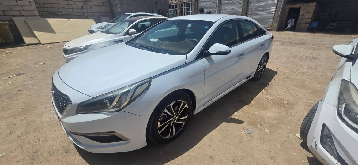 هيونداي سوناتا 2015 ليمتد (Limited) - وارد امريكي
بدون حادث فقط دعامية تبديل للبيع
​المواصفات الأساسية:
​الموديل: 2015.
​الفئة: ليمتد (Limited) - فول مواصفات (ما عدا الفتحة).
​اللون: أبيض صدفي ملكي.
​الرقم: سليمانية (باسم صاحب السيارة).
​التجهيزات والمميزات:
​النظام الترفيهي: شاشة متطورة.
​التكييف: تبريد قطعتين (أداء ممتاز).
​التصميم الداخلي: لمسات فورمايكا (صاج) فاخرة على الدشبول والأبواب.
​المقاعد: جلد أصلي، تحكم كهربائي، مع خاصية التدفئة والتبريد.
​أنظمة السلامة: نظام النقطة العمياء، حساسات، وتحكم ستيرن متكامل.
​السعر: خاص
​للتواصل والاستفسار: ***********
