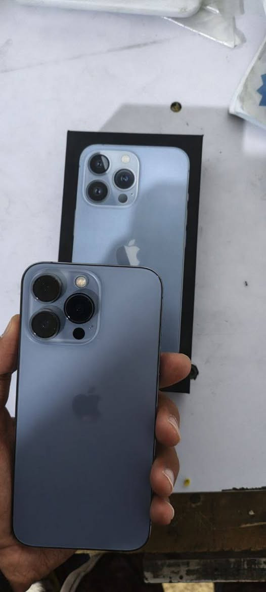 ايفون 13 برو نضافته٩٩ ٪ ما بدل بي شي كفاله كارتون ويه كيبل فقط  بطاريته ٩١  سعره 550 الف   الشراي يتصل ***********
