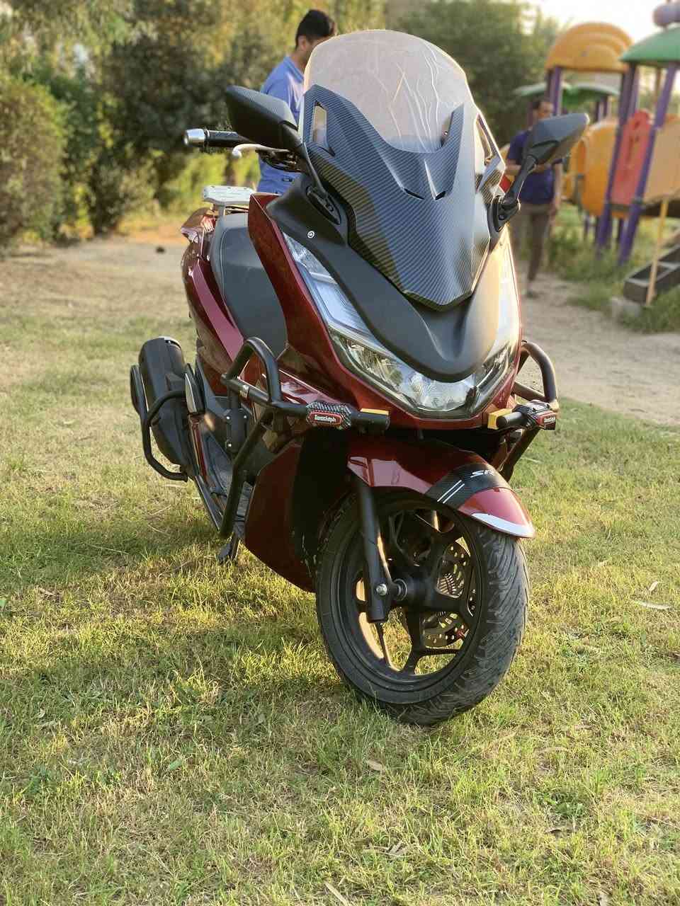 السلام عليكم
Pcx جيل رابع 
مديل ٢٢ ياباني لون ماروني  دبل بصمه ممشاهه ١٣ بحاله الوكاله 
مزوده درع امامي وصالنصه و وجهه عليهه بعض الاضافات  جيبي اس كفرات للبصمات مكفوله من كلشي نازله من بيت طارش ب ٣٥ 
بيهه ملاحضه بسيطه بلكفر من اليسره 
سعرهه ((31)) قابل للتفاوض مكفوله من كلشي تاخذهه من البيت اني ماطلع بيهه ابو اسواق كل اسبوع اطلع بيهه مره  شراي خابر ***********
