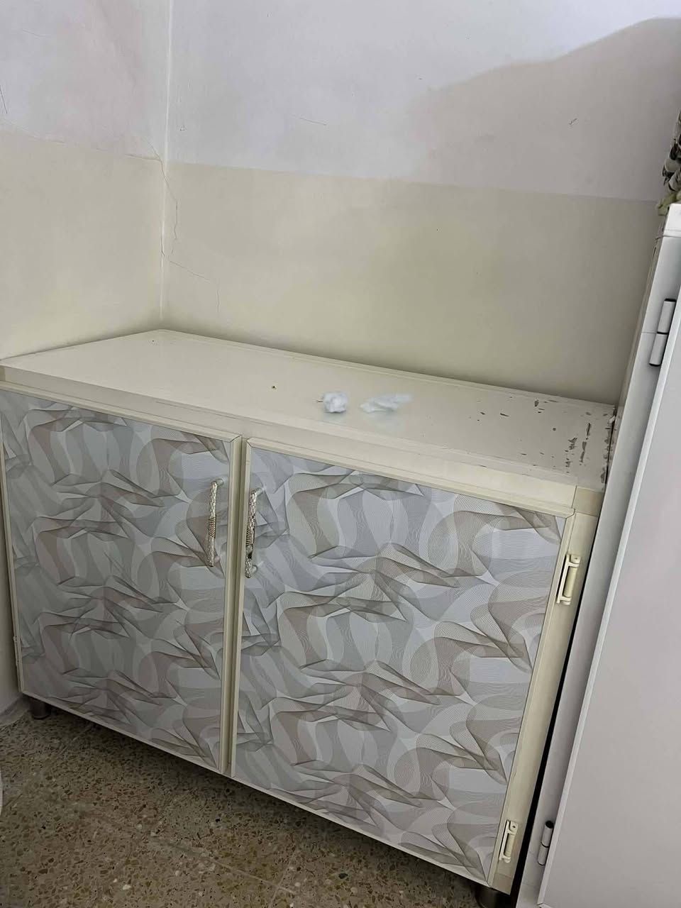 السلام عليكم كاونتر عدد ٢ بحالة جيدة سعر الواحد ١٠٠الف مكاني الموصل حي التأميم *********** واتساب
