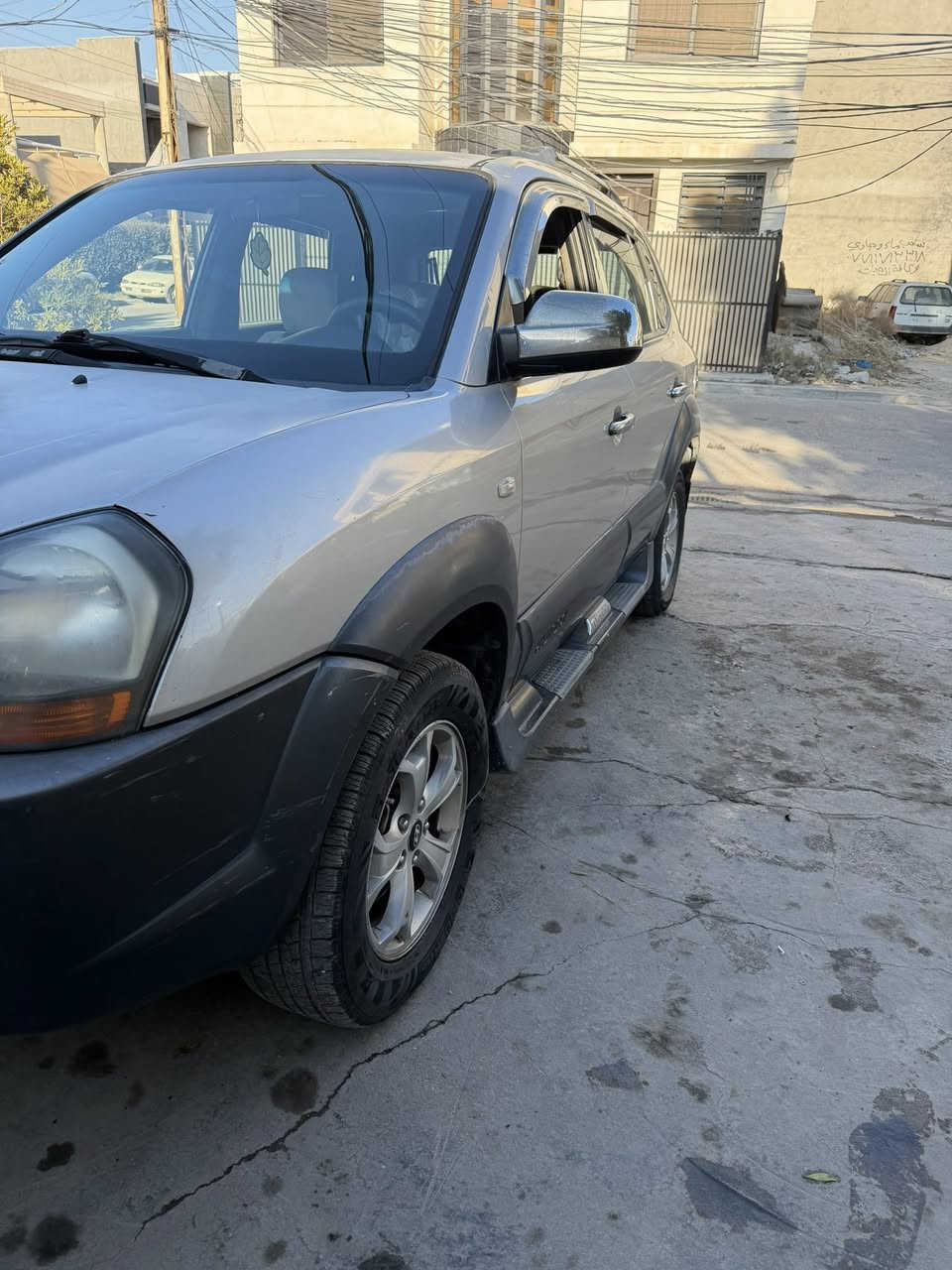 السلام عليكم للبيع توسان مويل 9 خليجي فول مواصفات  بدون صبغ بدون بارد بيه جراد بلبنيد ولقماره بصيط رقم بغداد الجديد  محرك 2000 تبريد ثلج مكانه بغداد حي الجهاد 
 اي سفسار ***********
