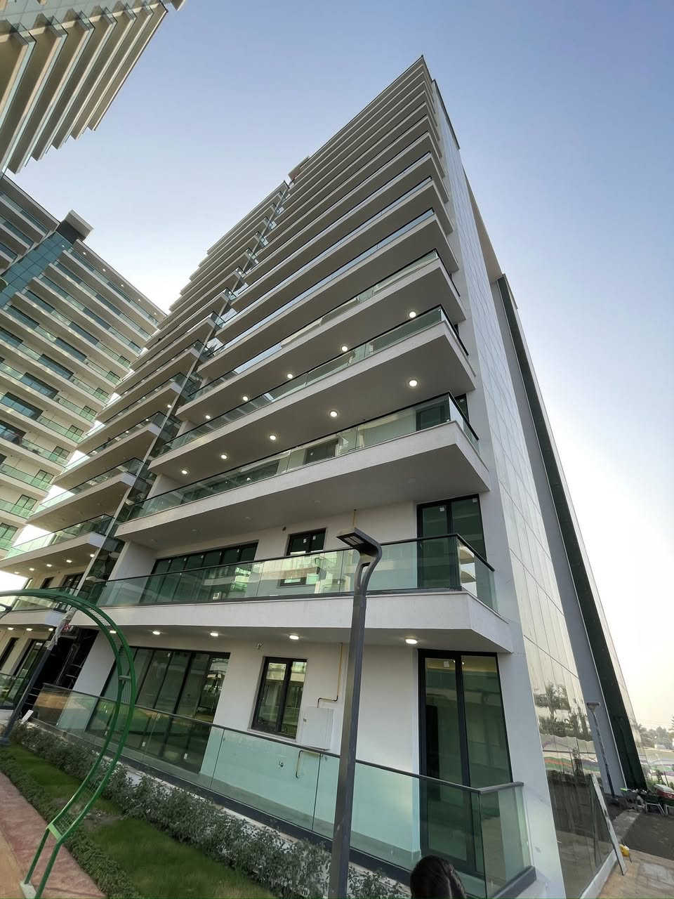 شقة للبيع في مجمع الود السكني 

مساحة الشقة 180م
تحتوي ع 3 غرف نوم 
حمامات عدد 3
صالة +مطبخ مفتوح 

الشقة بسعر مناسب للجادين 
للأستفسار :***********
