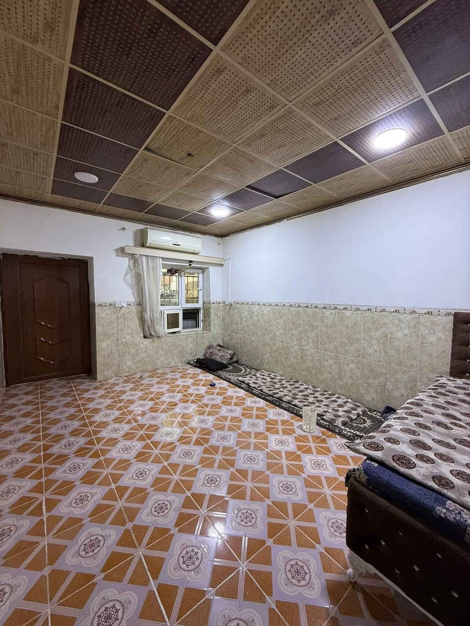 اعلان رقم (1752)📢📢📢
————————
دار للبيع  ٣٧٥ متر طابو صرف 
الموقع القادسية أولى
قرب نادي سولاف 
الموقع المميز جدا
استفسار 
***********
***********
