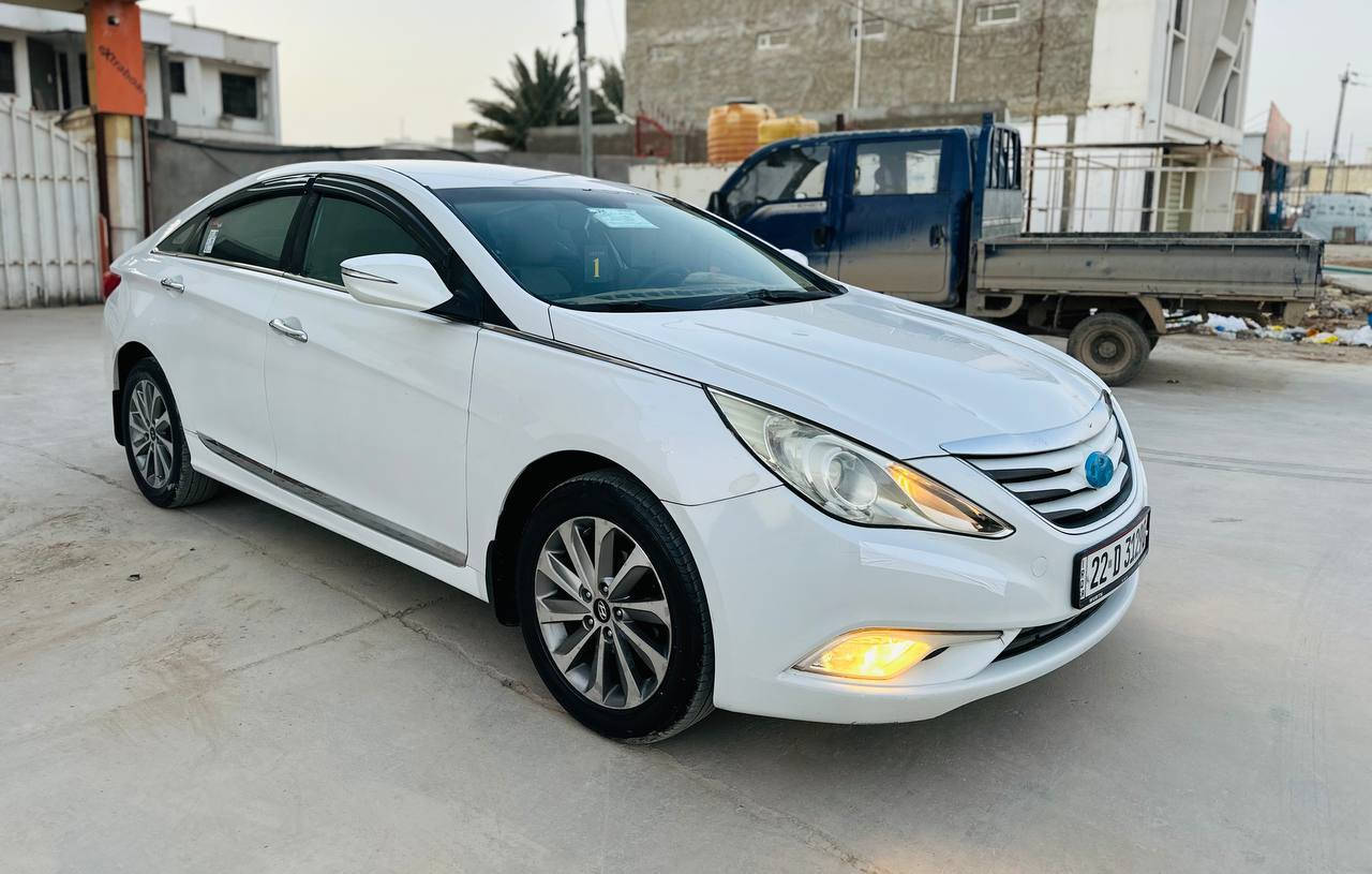 السلام عليكم سوناتا 2013  شكل 2014 خليجي الشركه العامه رقم اربيل دولي تحويل وكاله مضمون مكفوله لا صبغ ولا تبديل فقط بارد
مواصفات
مكينه 2400 دوش مكفوله
كشن السايق كهرباء 
مري شفط
بكلايت لد
داخل بيجي 
تحكمات فول
تبريد قطعتين
شفتات استيرين
ويل كروم 
اشاره بلمري
حساسات خلفيه
5ويلكب وتخم تاير
كير ومكينه وحداديه وتبريد كفاله مكاني الحله شارع 60  السعر 137  للأستفسار ***********
