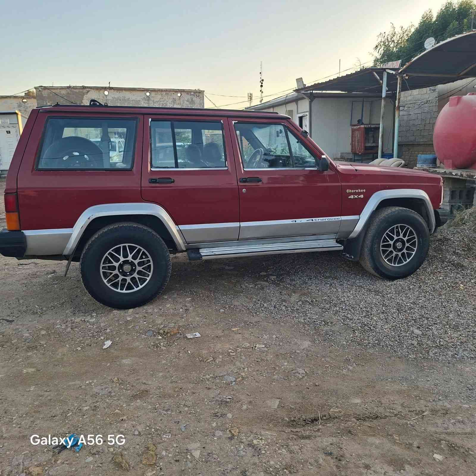 سلام عليكم جيب شيروكي شخاطة موديل ٩٣ رقم ديالى دولي سنويه صاقطة صار شهر كير ومحرك ونجي ستة سلندر تحويل مباشر ويل كب حلوه سياره شادلها بجم موديل ٢٠٠٠ مكان سياره ديالى شهربان سعر ٣٨ 
***********
