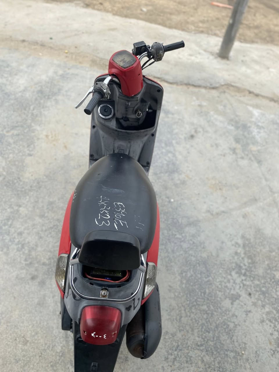 سلام عليكم بولييس كابريتر للبيع مكفوله محرك وكفرات بلادي ومختم  ويه الدواخل  شلعه ومعدل الراجه ماعايزه شي سعرهه ٧٠٠ وبيهه قليل حك الجيه مكاني المسيب سده الهنديه للاستفسار ***********
