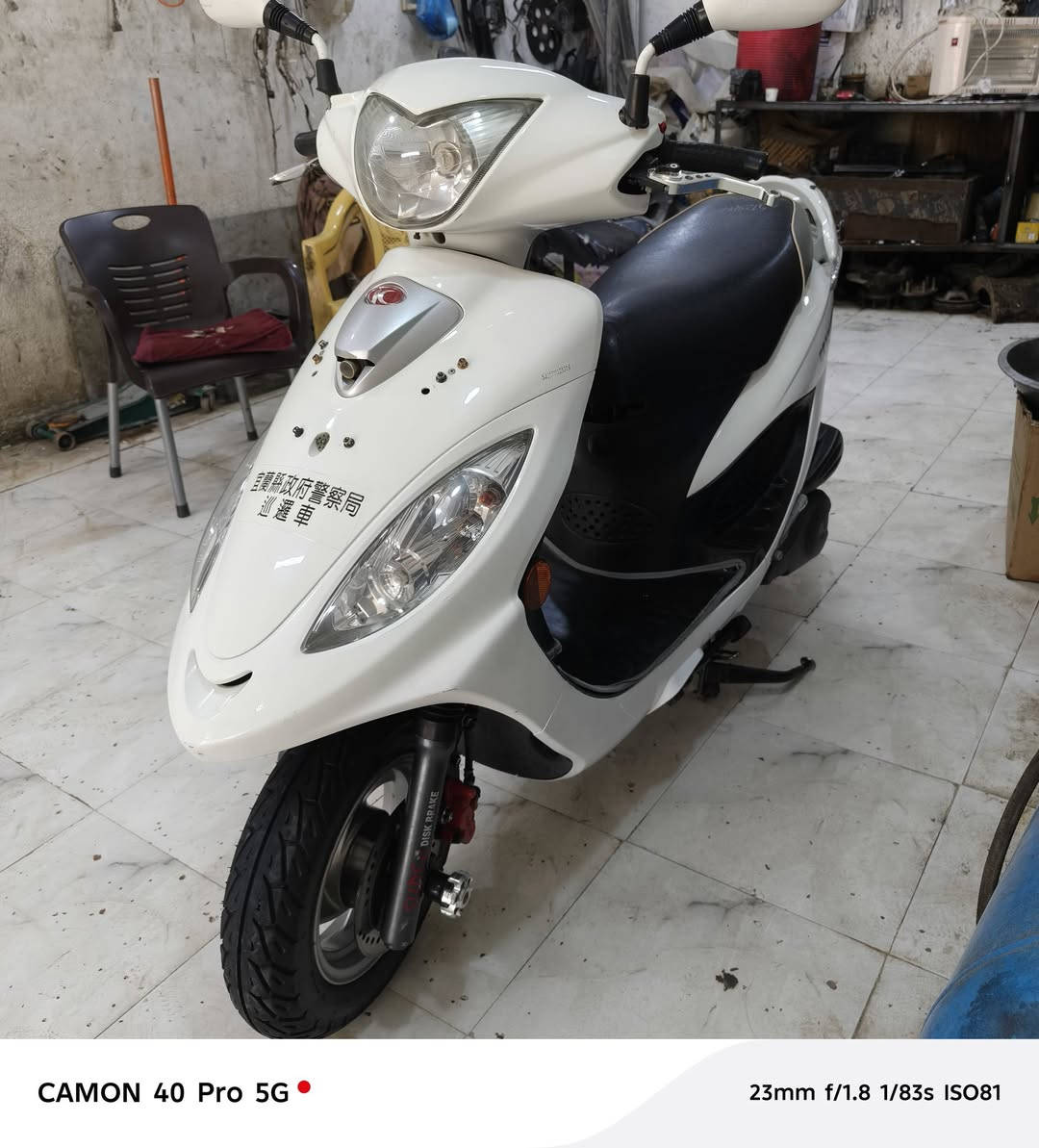 سلام عليكم لبيع دراجه كامكو بوليسي ام الكامره 2017دراجه رمبه رقم واحد احله من صور تجي وشوف مكاني شطره سعر مليون ٤٠٠          ***********
