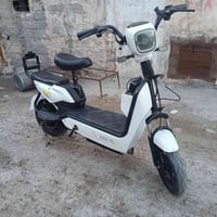 ماطور شحن • ٤ بطاريات • جانب أيمن