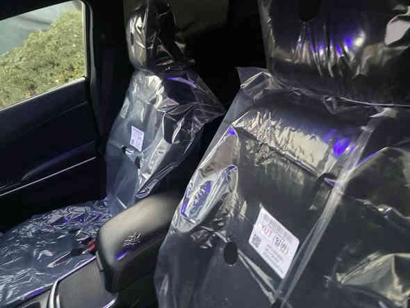 للبيع جارجر موديل 2022 بوليسي سمنتي بدون صبغ فقط الدعاميه الامامي   او بيها بارد بالبنيد والجاملغ امامي ماشيه 56 الف كيلو  رقم ارييل (***********)السعر 195
