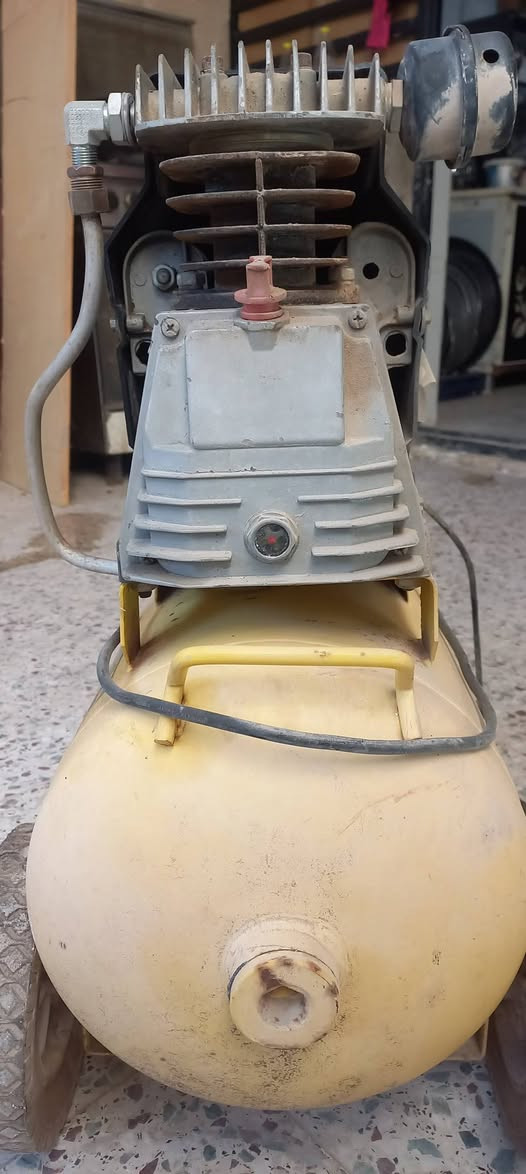 سلام عليكم للبيع كمبريسر هواء ٥٠لتر تاروسه بستم واحد اوربي نضيف ***********
