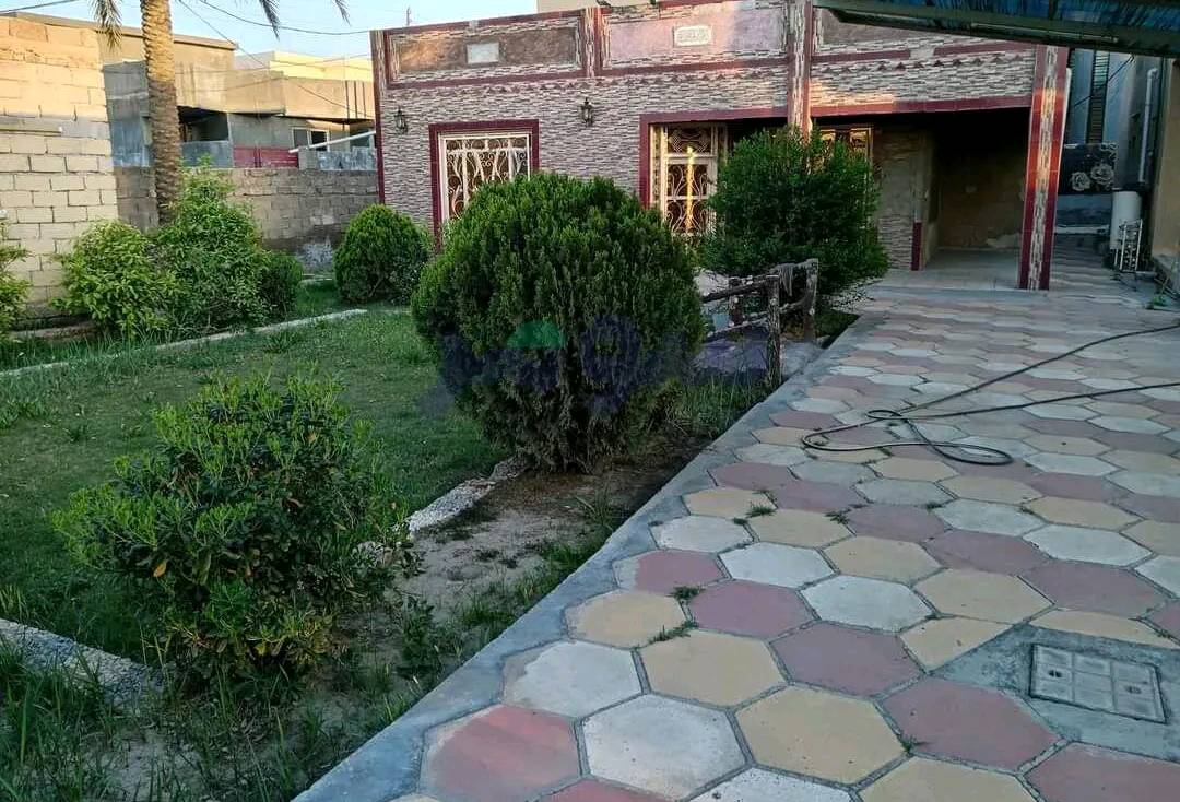 🏡 فرصة مميزة للبيع – أرض في المدائن بموقع ممتاز
للبيع أرض بمساحة 850 متر مربع في المدائن – مجاور محطة وقود المدائن، بموقع حيوي وقريب من جميع الخدمات.

✅ طابو زراعي وفق القرار 117.
✅ مشمولة بالتطويب.
✅ جميع معاملات البلدية مكتملة وجاهزة.

مواصفات العقار:

بيت بناء حديث.

بيت بناء قديم.

جميع الخدمات متوفرة: ✔️ ماء. ✔️ كهرباء. ✔️ مجاري. ✔️ إنترنت.

العقار مناسب للسكن، أو للاستثمار، أو لتقسيمه إلى عدة قطع مستقبلًا.
بس الصور قديمات 
📞 للاستفسار والمعاينة: ***********
