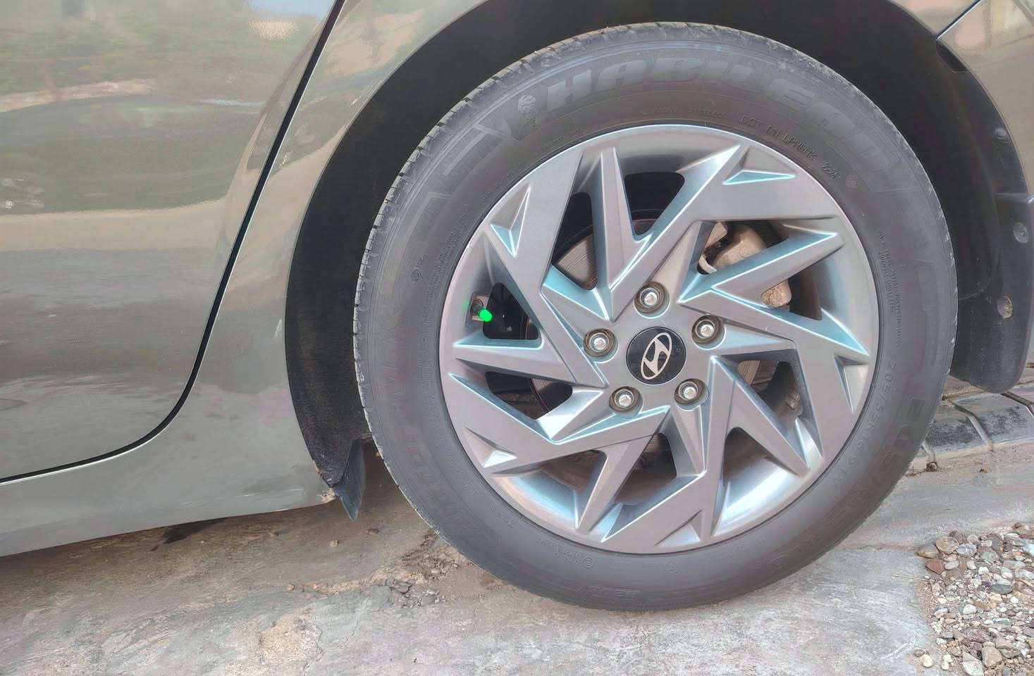 السلام عليكم
النترا موديل 24  بدون حادث بس جاملغ مفتوع او راجع نفسه يعني كلين 
مكينه 2000 دوش المرغوب
ماشيه 15 جديده مال جناي رقم اربيل مميز
فول عدا الفتحه
السعر 168 او بي مجال بصيط
مكاني كاظميه 
***********
