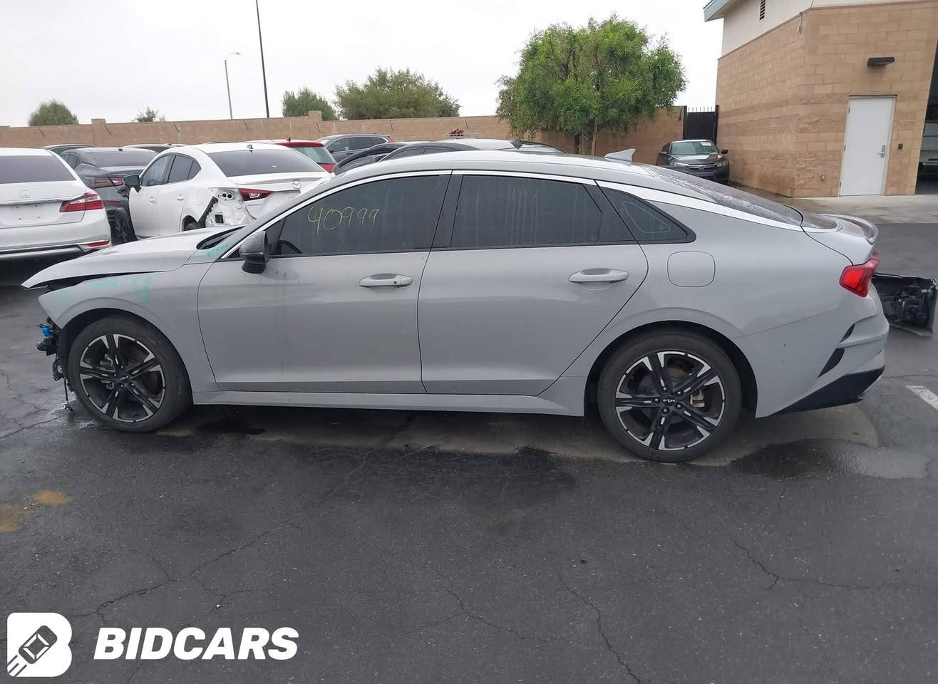 سلام عليكم k5 للبيع موديل 2022
سياره gt line وارد امريكي حادث مثل ما نوضح بلصور فقط بنيد شويه بي صبغ وكله بلادي حته راديترات وداعميه نفسها مالتها سياره فول ما عده بانوراما رقم شمالي بسمي سعر المطلوب 190 وبي مجال للاتصال ***********
