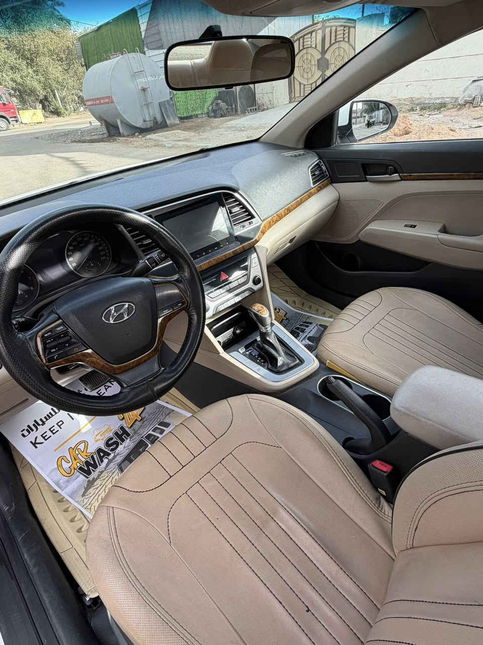 السلام عليكم
النترا خليجي وكالة 2018 
محرك 2000 دوش 
كير صدر تبريد ثلج 
مواصفاتة 
فتحة سقف طكتين 
لد امامي 
داخل صاج 
شاشة وكامرة 
تبريد قطعتين 
تحكم ستيرن 
انظمة قيادة 3 
ارضيات جلد 
لايت عالي ناصي زينون فول 
مري شفط واشاير بل مري 
يدات نيكل وشباك نيكل 
بكلايت لد 
كشنات جلد بلادي ومغلفة جلد 
بيها صبغ نص باب وداير جاملغ خلفي عكس السايق بدون دواخل 
سيارة نظيفة وجاهزة 
هزة ورقم جدد 
سنوية نافذة 2031 
هزة 2027 
جامة جديدة 
مشروع وطني باسمي شخصي 
ماشية 170 الف كيلو 
السعر 140 وبيها مجال بسيط 
***********
