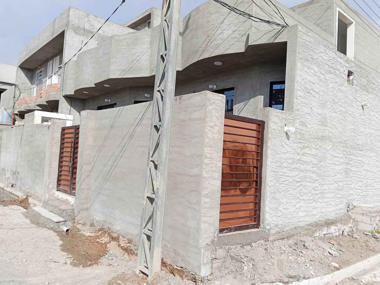 للايجار بناء حديث مساحه اكثر من 100 غرفه واستقبال ومطبخ وصاله وصحيات بوابه قاطع ثاني بنهايه ***********
