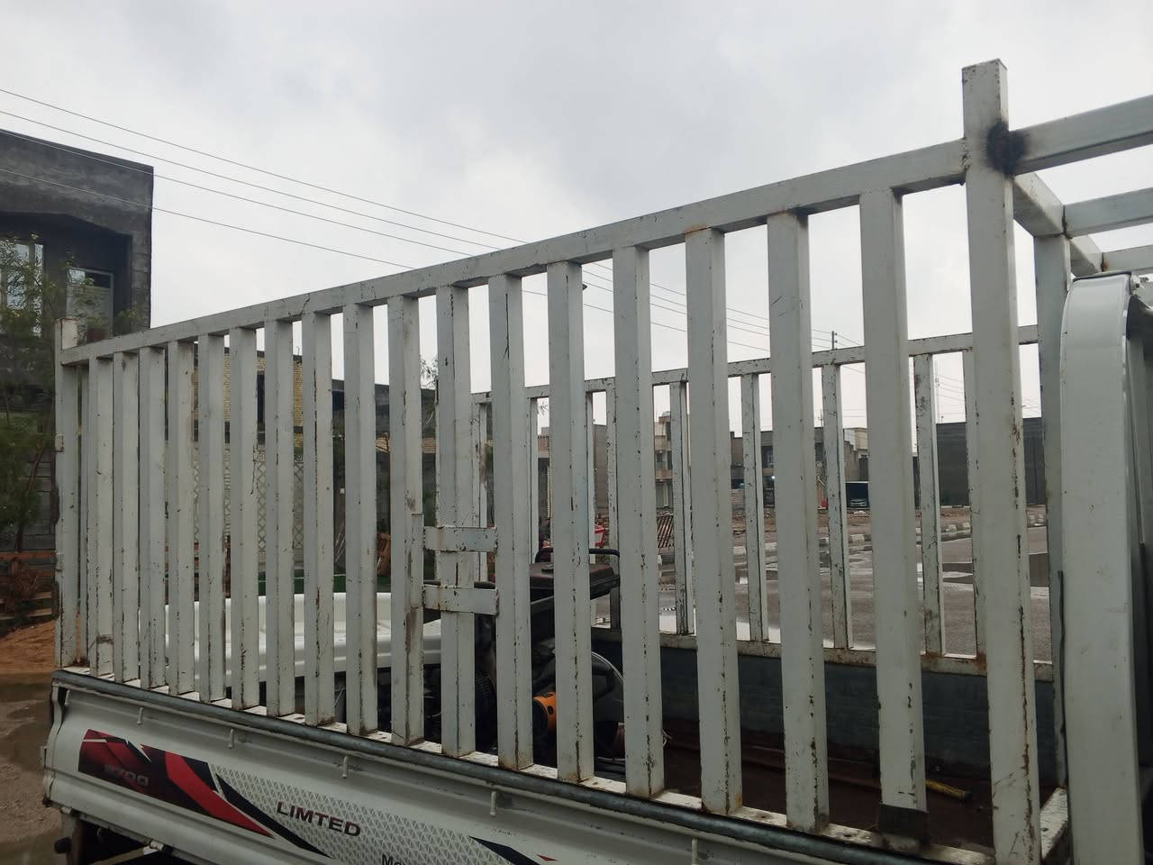 سلام عليكم محجل للبيع بوري 2انج مليمين شقل درجة اولى جديد عالي رتفاع متر يرهم جميع كية فحل نثية سعر 250 مكان خالدية ***********
