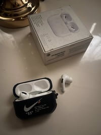 سماعات ايربود برو مستخدم قليل كلشapple earpods pro السعر ١٥٠ الف ٠٧٧١٤...