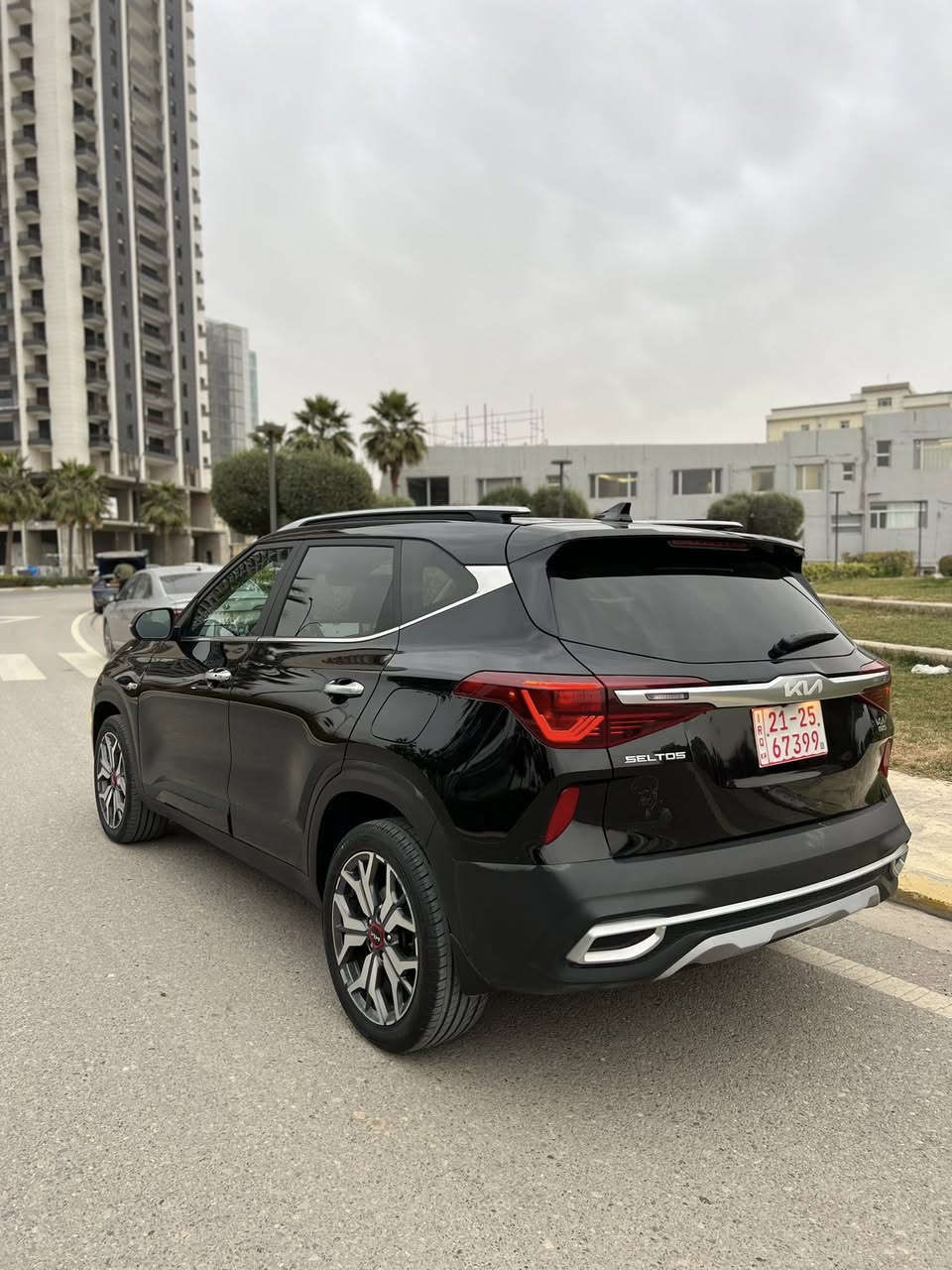Kia siltos
Kia 
سيلتوز 2023
ماشي / 20 مايل
_______________________
فووول 1/1 
سقف سلايد
داتاشو 
بصمة وتشغيل عن بعد 
شحن لاسلكي موبايل 📲
كشنات جلد / تبريد ❄️ / تدفئه ♨️ / كهرباء ⚡️
كشن خلفي هيتر ♨️ 
تبريد قطعتين 2
شاشه كبيره 
ستيرن هيتو ⭕️
سماعات بوزز
لدات اناره داخليه 🟣
ثلاث وضعيات للقياده   sport 🏁 / normal / smart 
رادار 360 درجة 🛜
اوتو هولد 
هاندبريك بصمه 
دفع رباعي  ( دبل اكسل ) 🛞
فوووول الفول 1/1 
_______________________
ضررها فقط ( چامرلغ وربع باب صبغ  بدون دواخل ) 
مكان السياره اربيل📍

بدون رقم تترقم اربيل سليمانيا دهوك 

اتصال /   *********** 📞 واتساب
