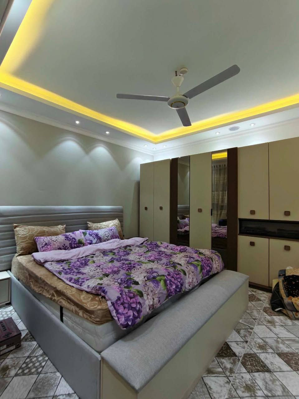 🏡 دار سكن للبيع – موقع مميز في الحلة
📍 الموقع: الحلة – حي الكرامة، خلف التكية  على الشارع (سنتر) مع محلات عدد 2
📐 المساحة: 170 متر مربع
🔹 التفاصيل:
عدد الغرف: 4 غرف
استقبال واسع
مطبخ
مجمعات صحية
محلات عدد 2 على الشارع (فرصة استثمارية)
✨ المميزات:
بناء حديث
مواصفات عالية جداً
موقع حيوي ومناسب للسكن أو الاستثمار
📞 للاستفسار: مراجعة مكتب الملاك للعقار
📍 العنوان: الحلة – حي الصحة، قرب جسر بتة
او الاتصال على:.
*********** ☎️
*********** ☎️
*********** ☎️
*********** ☎️ حلة, بابل
