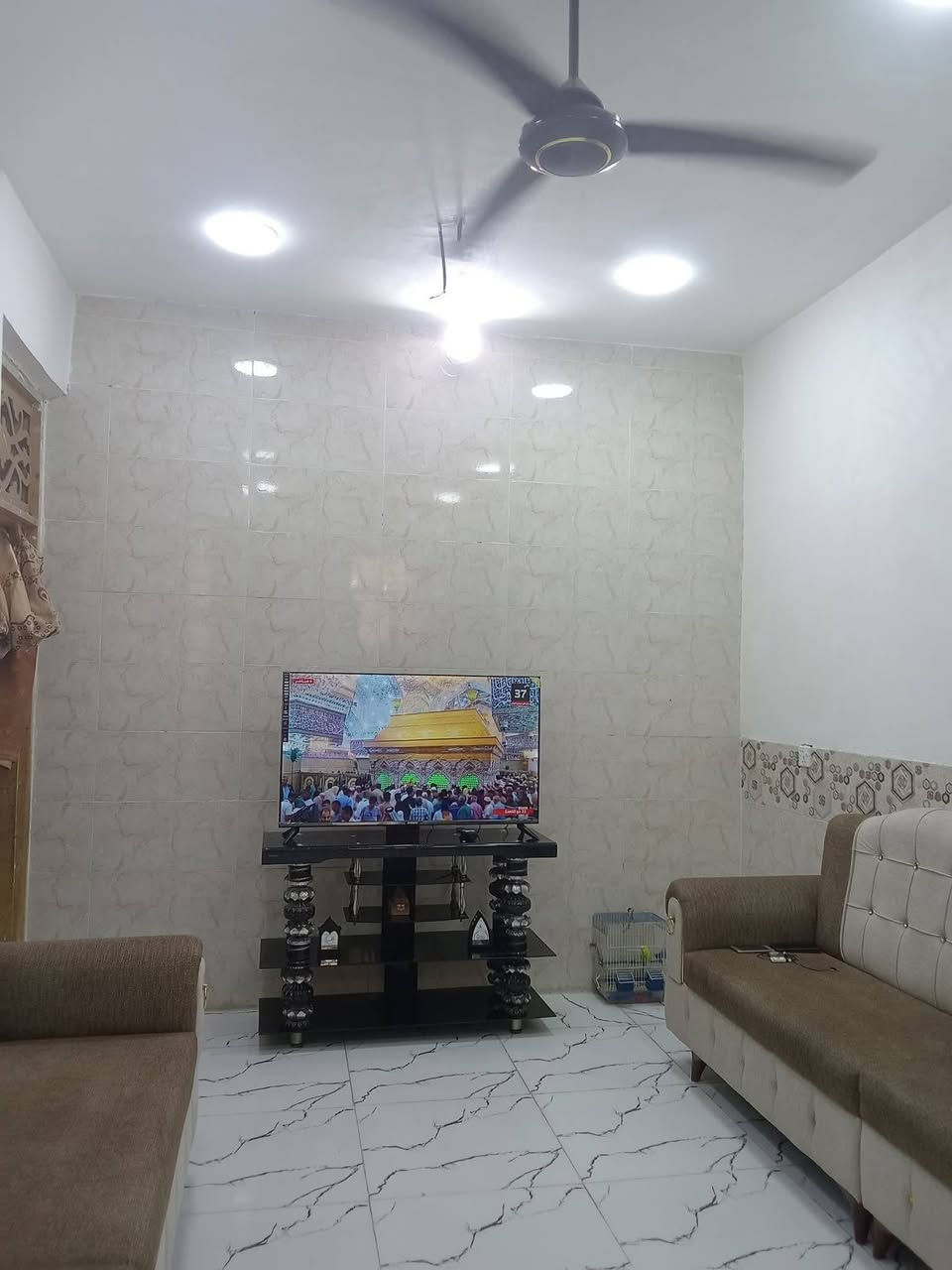 الدار للبيع في منطقة 3/10بصف التراث البياع المساحه ١٠٠متر الواجهه 5ونزال20 بناء ٢٠٢٣ طابقين طابق الأول كامل غرفة واستقبال وصاله كبيره ومطبخ وصحيات ومنور وطرمه وطابق الثاني غرفتين وصاله وصحيات بس مامسقف  مربع الثمنتلالف قريب على شارع ١٥ مخدومه مي ومجاري وكهرباء بس تبليط بعدا ***********
