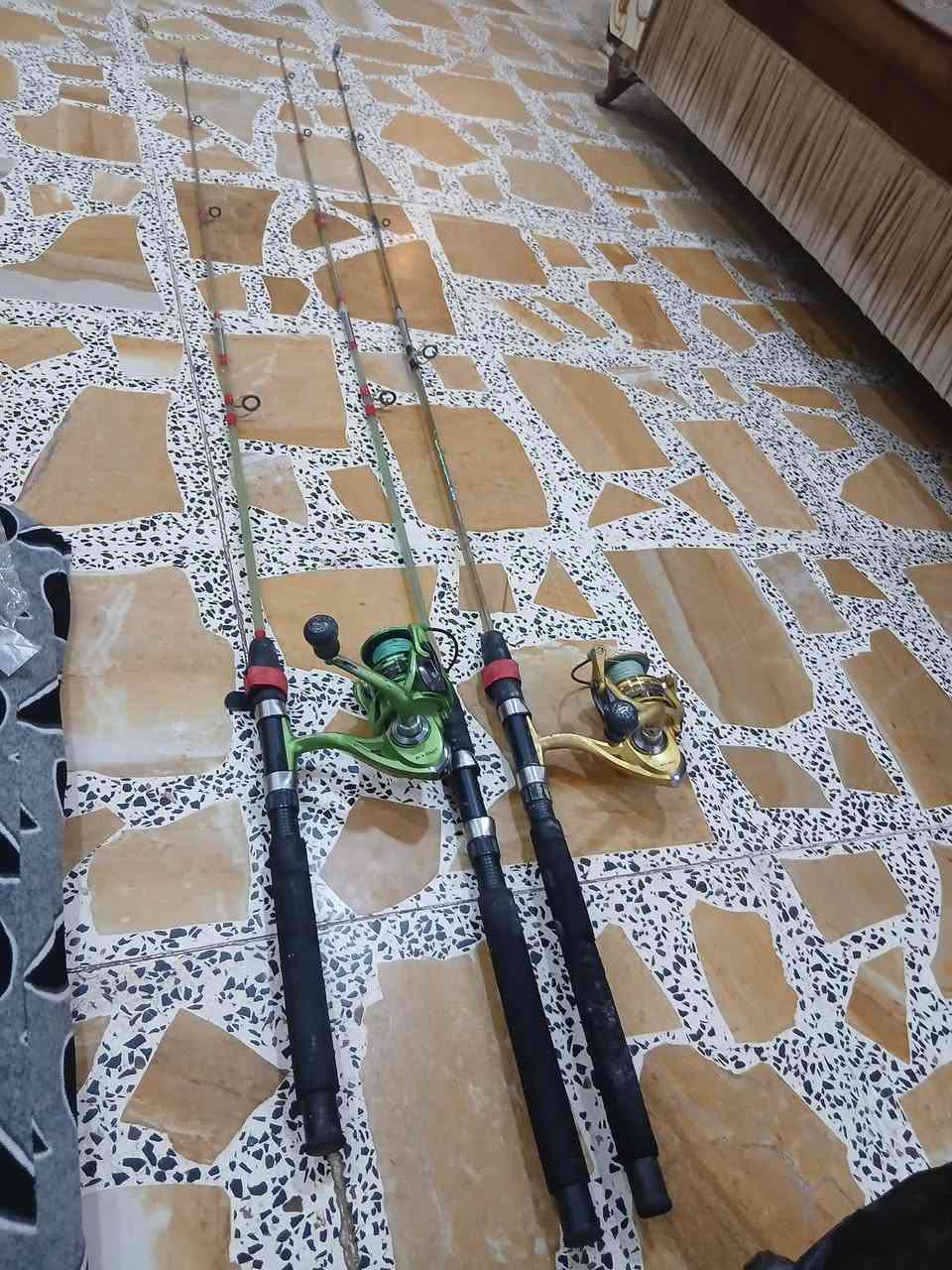 السلام عليكم من رخصة الأدمن عندي سبنرات عدد أثنان جاهزه وعصا واحده وستاند عدد(٢)وشكافه سلايت العنوان الصقلاويه الشهداء الثانيه قرب جامع عبد القادر الكيلاني الاتصال على الرقم التالي  *********** و***********
