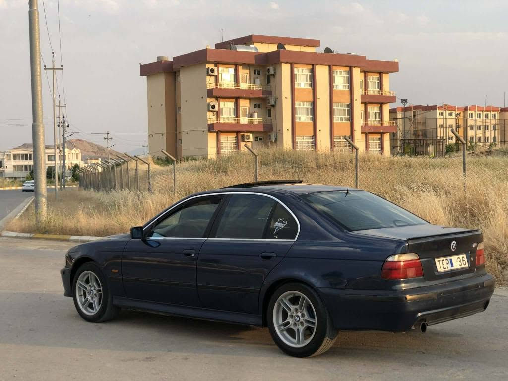 سەرەتا بەناوی خوای گەورە  BMW سەقەر 1998 رەنگی نیلی ماسەفاتی فۆل فۆل ماسەفات سلایت کوشن جلد کوشن هیتەر  تەلەفۆن  کارەبایەتی مەزبوت تەبریت ساردیو گەرمی مەزبوت سەیارەکە مالی دوستە بێ حەیبە بەنسبەت بۆیاخ  سەیارەکە حیزامە بۆ جوانی پێشو پشتی کەپسە سەیارەکە مەنەفیستی ئیبراهیم خەلیلی لەگەل دایە سەیارەکە لەرانیەیە  سەحری 40 مەحامەلەکی کەم ئەگەر مو شتەرینی سەرمان مێشێنە              *********** رانية, السليمانية
