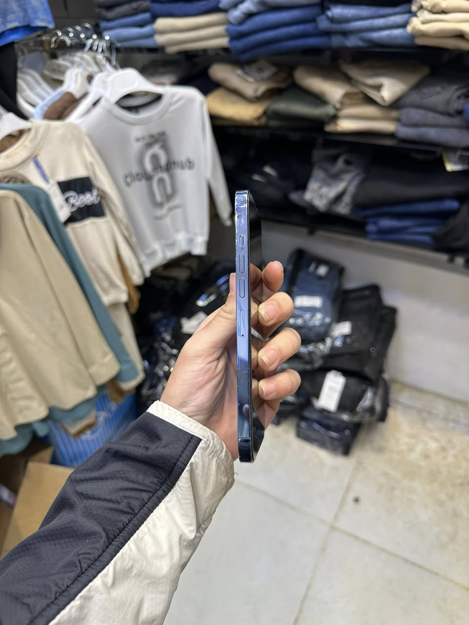 السلام عليكم ايفون 13برو ماكس لون بحري الجهاز كلشي بي بلادي فقط مبدل بطارية ونسبة البطارية 100% ذاكرة  128 تك سيم السعر 700 وبي مجال بسيط


**إذا كنت صاحب هذا الإعلان وتريد حذفه لأي سبب، رجاءا أرسل رسالة إلى الدعم الفني**