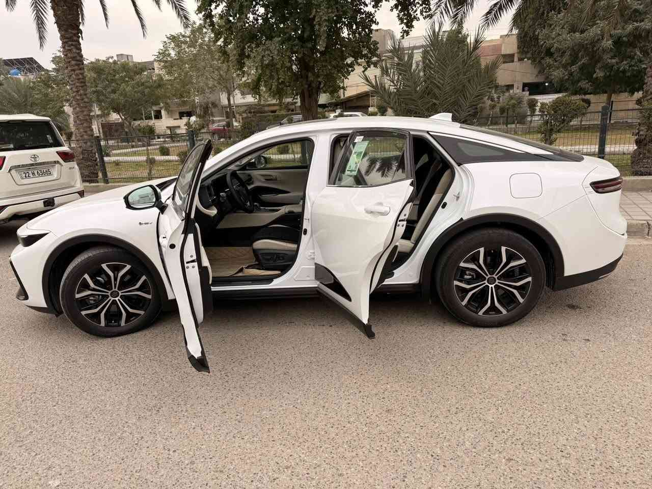 ‏    ‏            __Toyota__Crown 
‏‎‏‎النوع :بلاتينيوم
‏‎‏‎المسافة المقطوعة: 8000 KM
‏‎‏‎سلندر :  4
السعر : 38000$
‏‎السيارة وارد خليجي مكفوله كفاله عامه 
تجي فول مواصفات‏ سلايد كشنات كهرباء خرن تبريد سستم صوت JBL برده خلفيه أنظمة قيادة + نضام هايبرد و بعد هواي مواصفات بدون اي خلل او نقص 

‏‎‏‎‏‎‏‎📱 للاستفسار***********
***********
