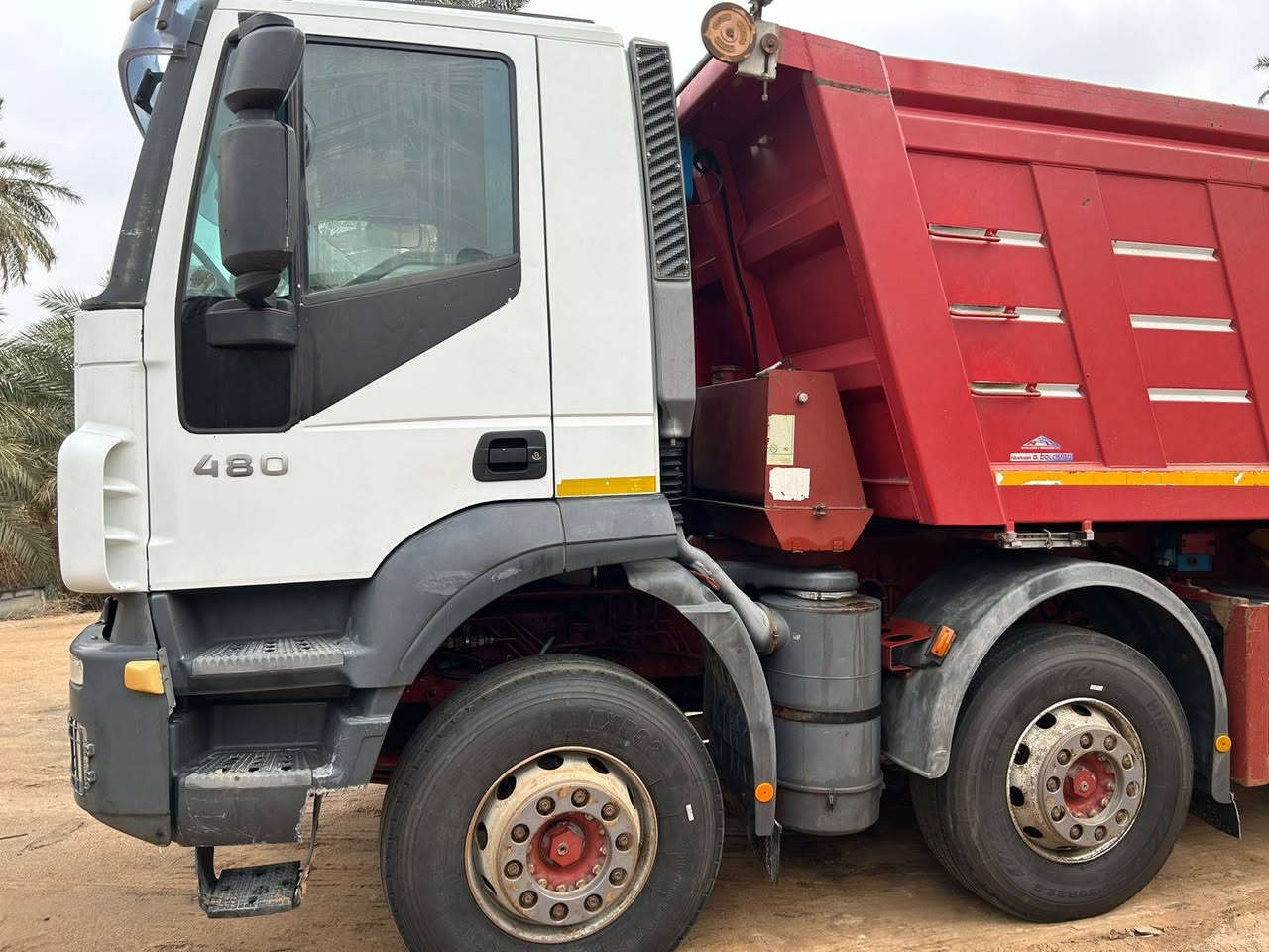 السلام عليكم
افيكو عكرب للبيع موديل ٢٠٠٥
حجم ٤٨٠
تخم تاير جديد 
سياره جاهزه كبل للشغل 
كير حصيرة
مكينه وكير بشرط 
للاستفسار اتصل ***********
اخوان اني مكلف بلنشر.
