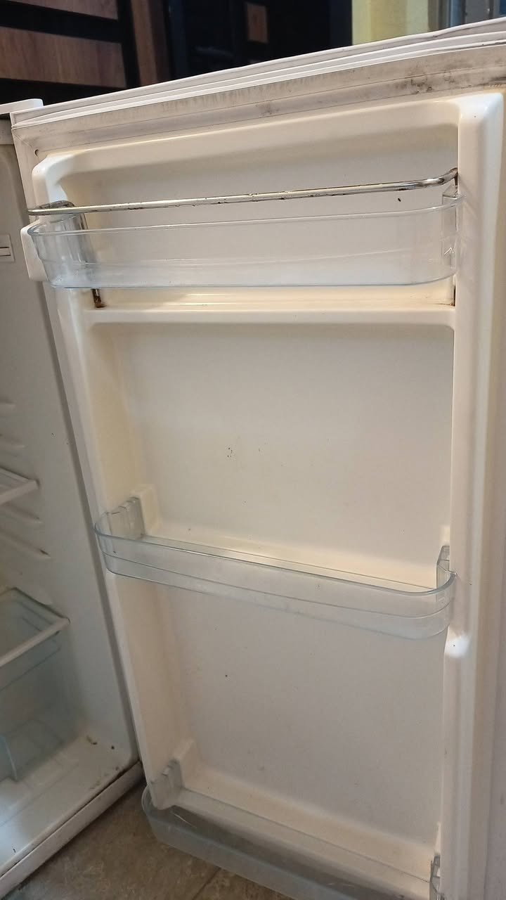 سلام عليكم 
ثلاجه حجم صغير شغاله اي عطل ما بيها و لا داخله تصليح 
سعرها قفل ب 50 الف


**إذا كنت صاحب هذا الإعلان وتريد حذفه لأي سبب، رجاءا أرسل رسالة إلى الدعم الفني**