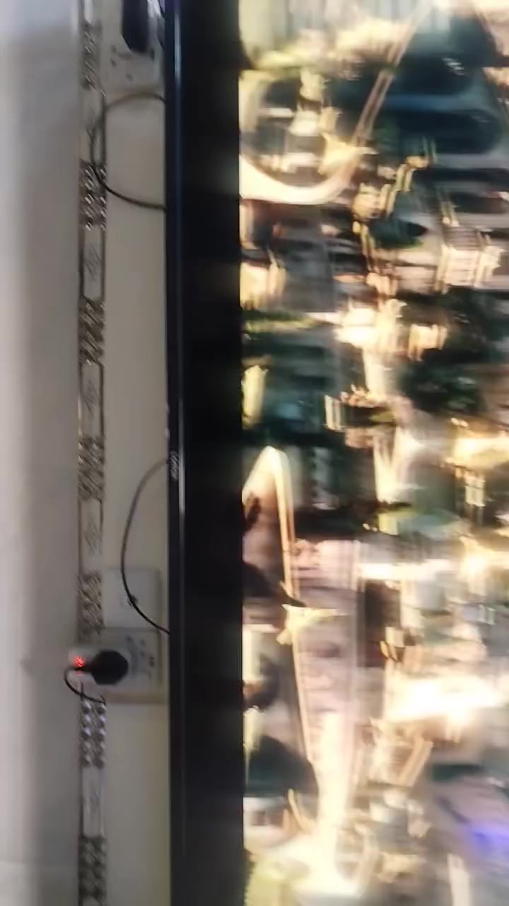 السلام عليكم عندي شاشه اخت الجديده حجم 70 سمارت جبيره السعر ٤٥٠ الف وبيها مجال بسيط نفق الشرطه حي حطين اي استفسار اتصال ***********
