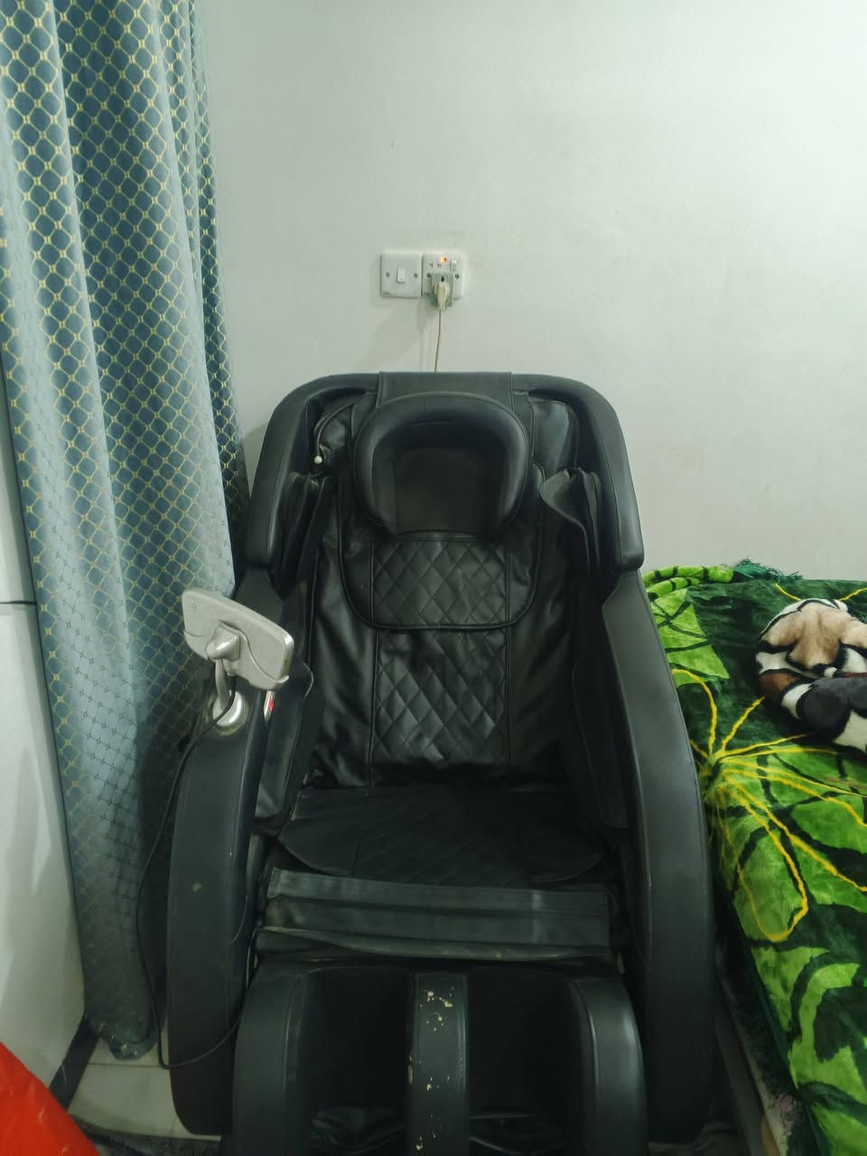للبيع
كرسي تدليك كهربائي ماركه اوميجا شاشه لمس ولجميع اعضاء الجسم 
+سماعات بلوتوث يكنك علتليفون 
للتواصل ***********
