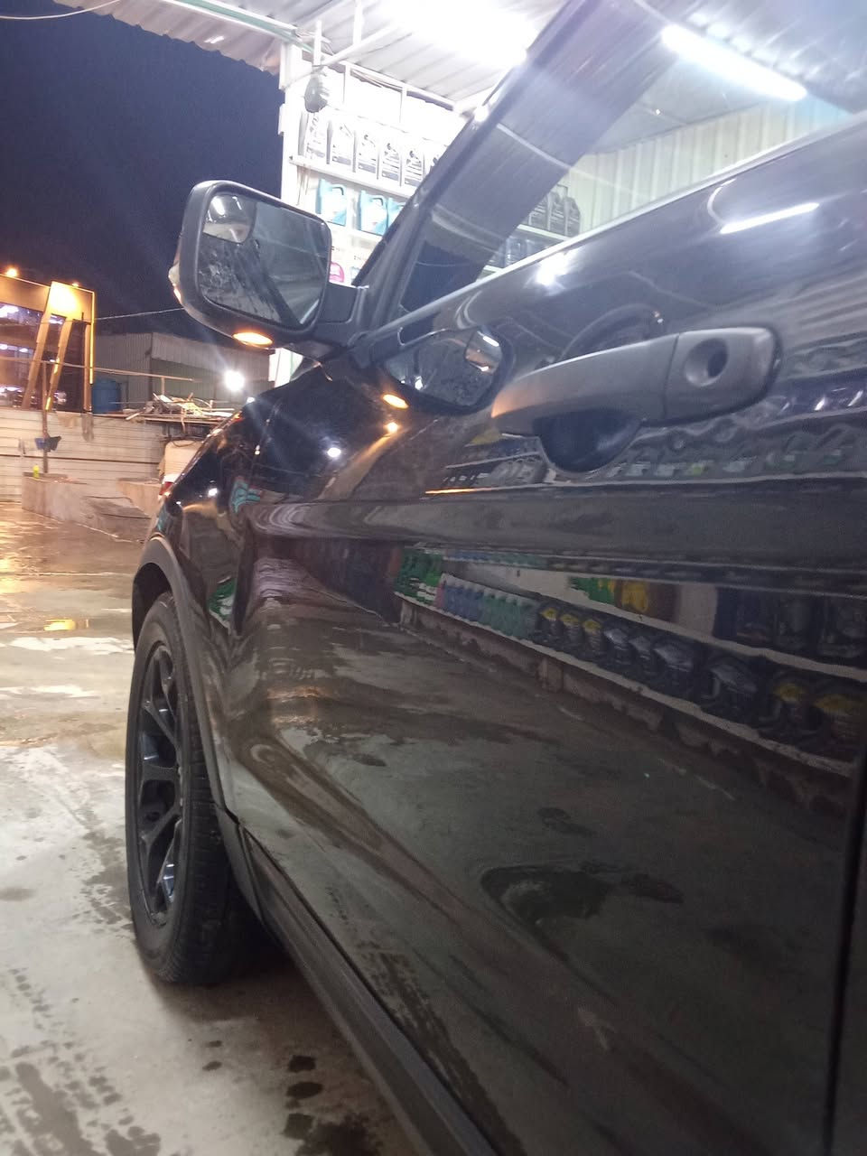 السلام عليكم للبيع فورد اكسبلور بوليسي 2013 صبغ عام بدون معجون حادث جاملغ امامي بدون دواخل  7 راكب 
سياره جاهزه 
السعر 105 
لااستفسار ***********
