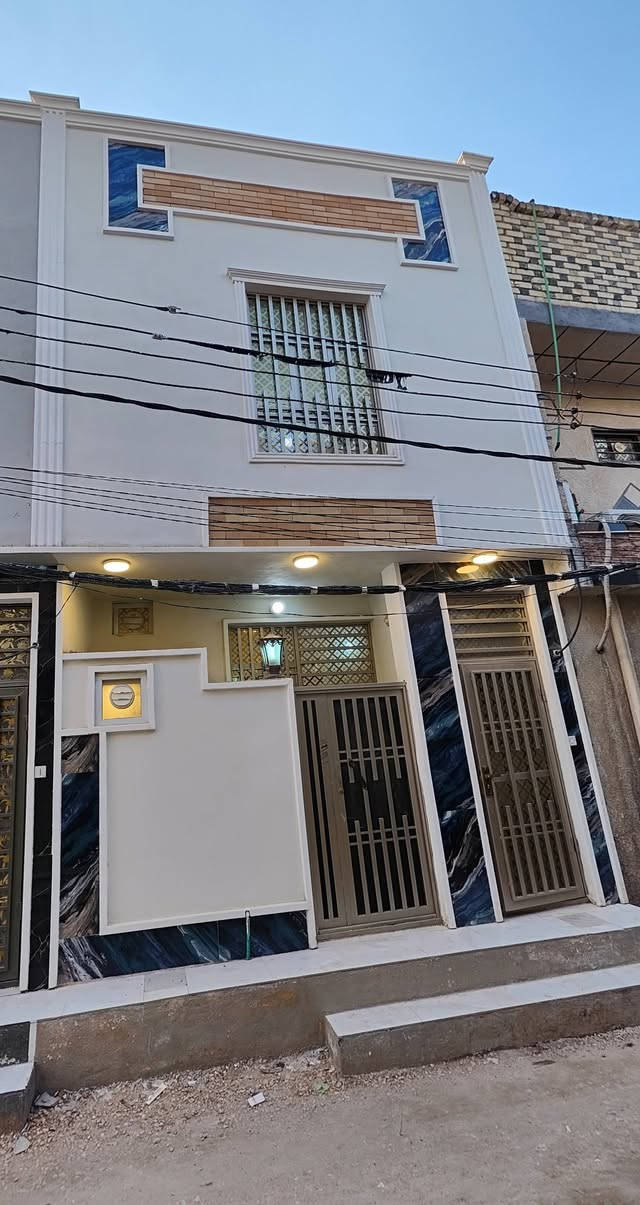 اللهم صلي على محمد وال محمد  (***********)
بيت 50م طابقين طابوك  في كربلاء شارع ابو طالب 🥰
نظام المدخلين كل مدخل معزول وحده 
يتكون من 3غرف وحمامات عدد 3 وبيتونه ومطبخ عدد 2
وصاله ومنور 🥰
منطقة سكنية تتوفر فيها جميع الخدمات تبليط 
طابو زراعي قرار محكمه سند 25 
للأتصال او واتساب ***********
