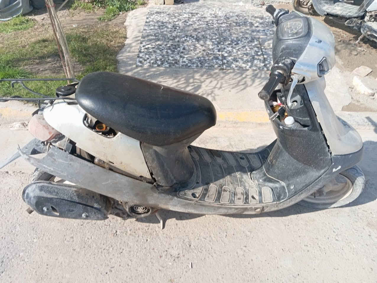 تشتغل بيها رولة 
السعر 150 
تاير خلفي جديد
سلف هندر
بريك قوي جديد
صالنصة جديدة
الكفرات تعبانة لان تاركها
***********
