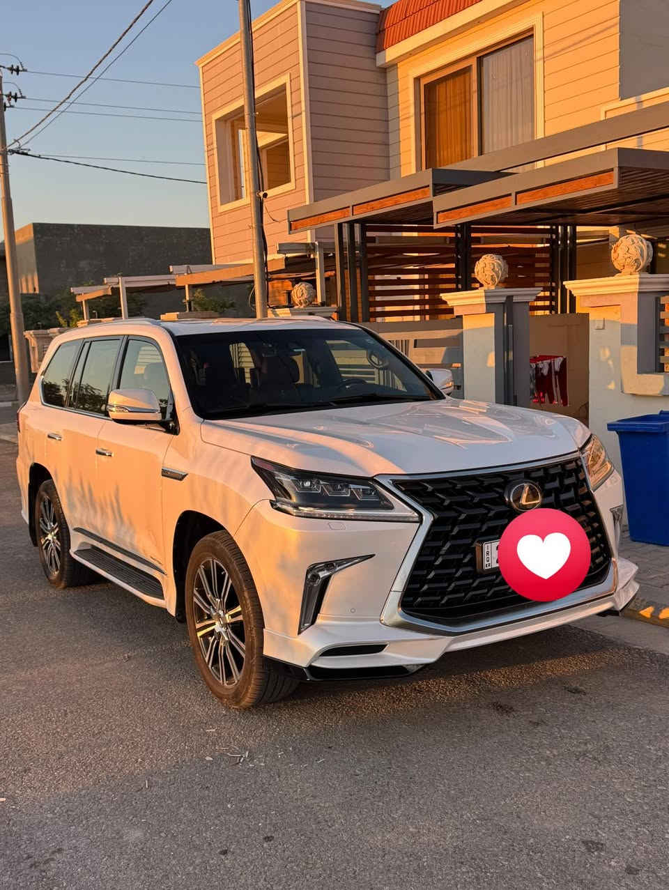 سلام عليكم اخواني 
لكزز 2021 سبور اسبورت فول فول حتى بيبان شفط 
مشي حقيقي 68 الف سياره كامل حمايه عليه 
سياره كلين شرط كولشي 
رقم شمالي سليمانيه 
السعر فقط اتصال ***********
